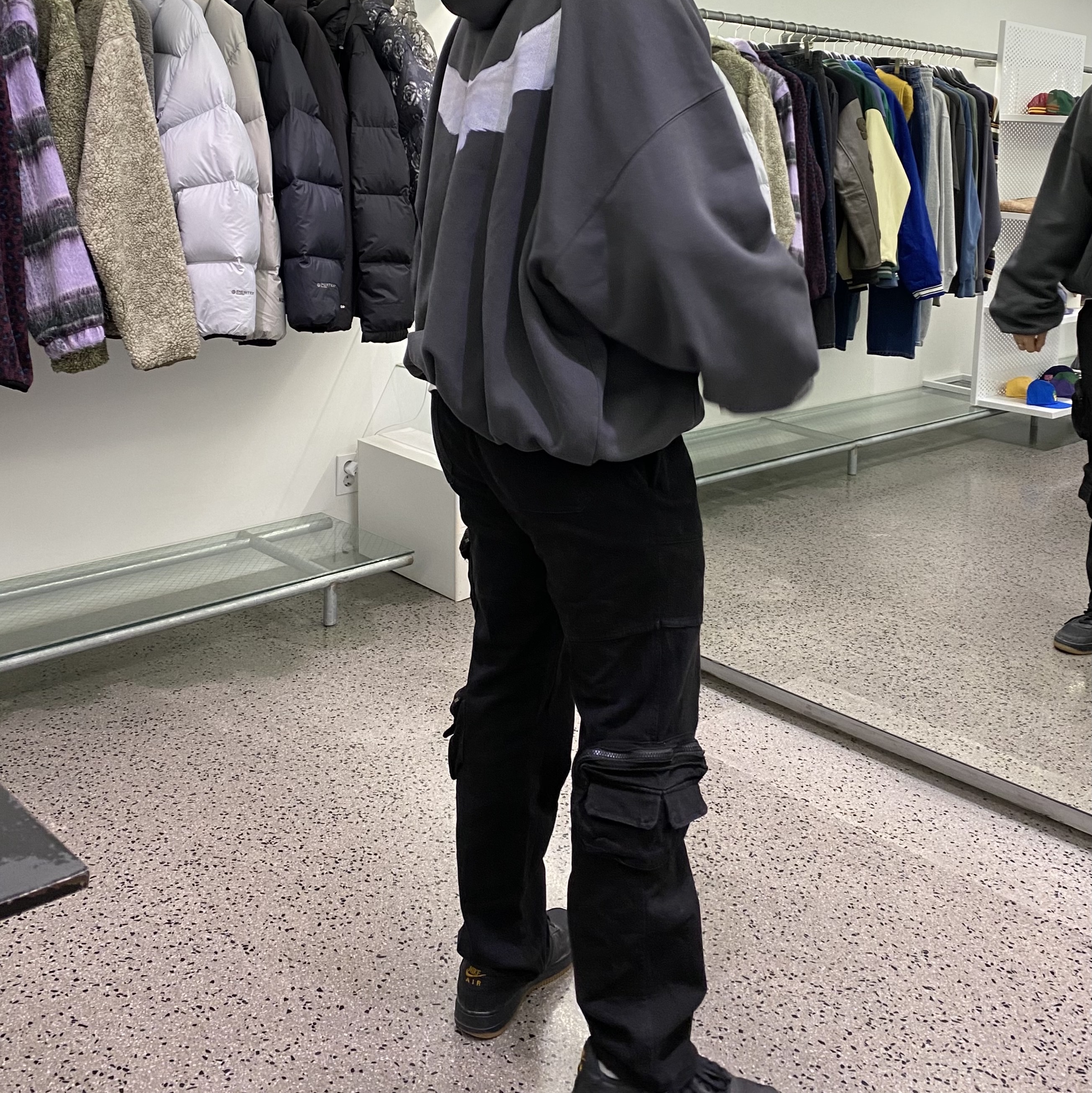 Yeezy Gap Engineered By Balenciaga Dove Hoodie Black 착용 스타일 - 4