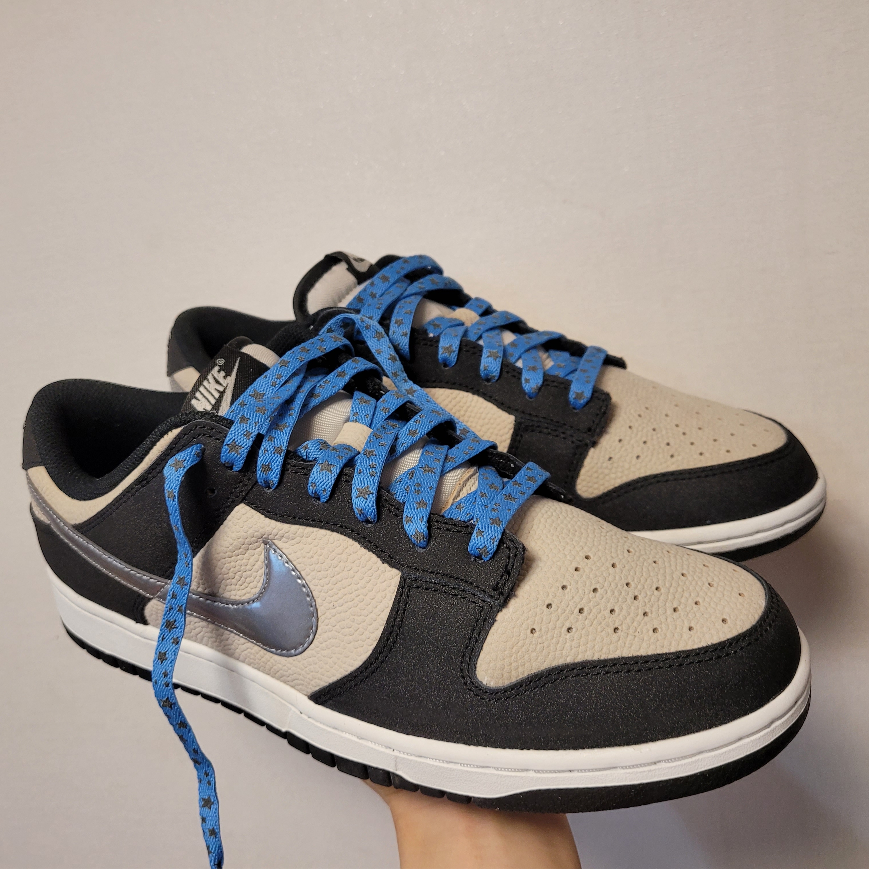 (W) Nike Dunk Low Light Bone Metallic Silver 착용 스타일 - 3