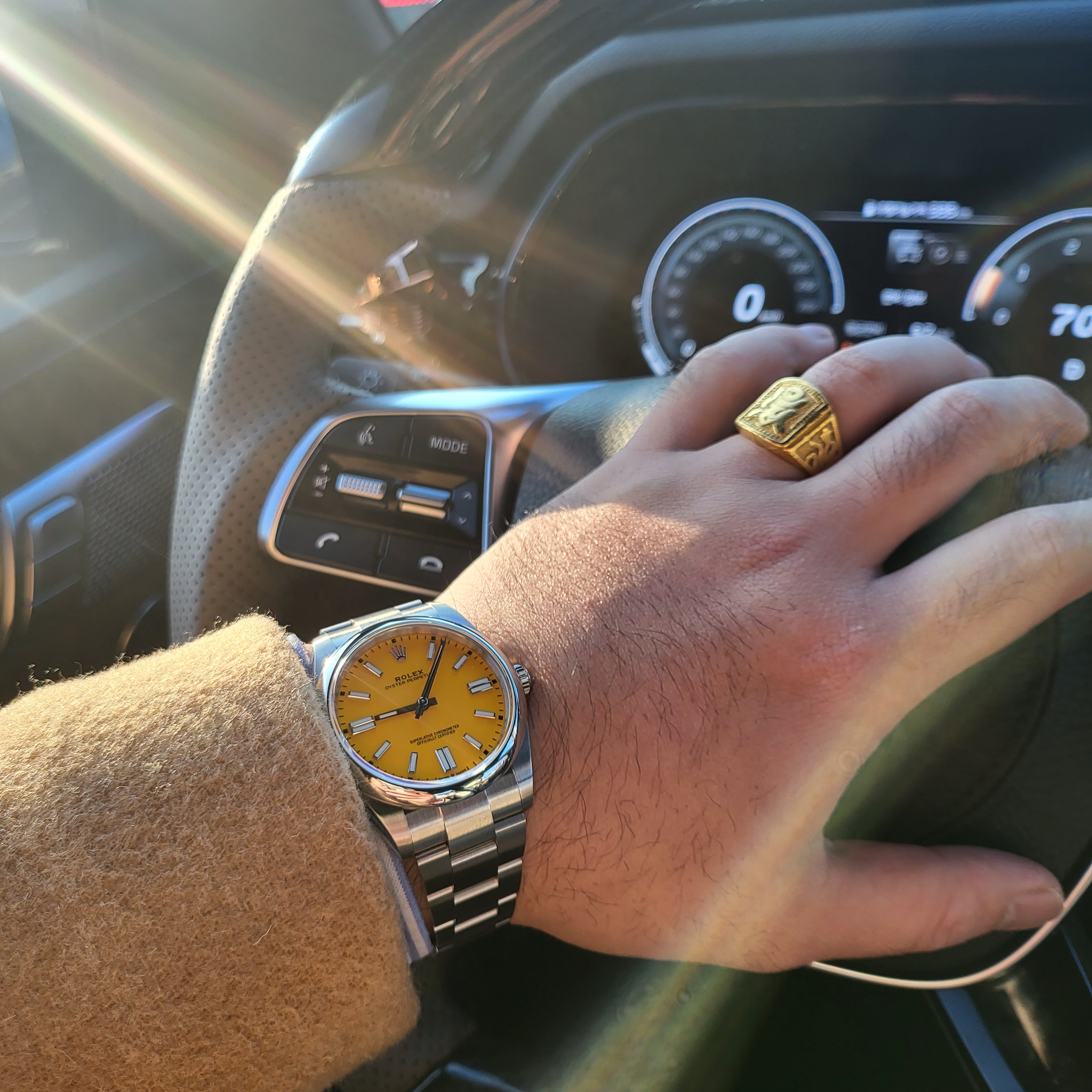 Rolex Oyster Perpetual 41mm 124300 Yellow Oyster 착용 스타일