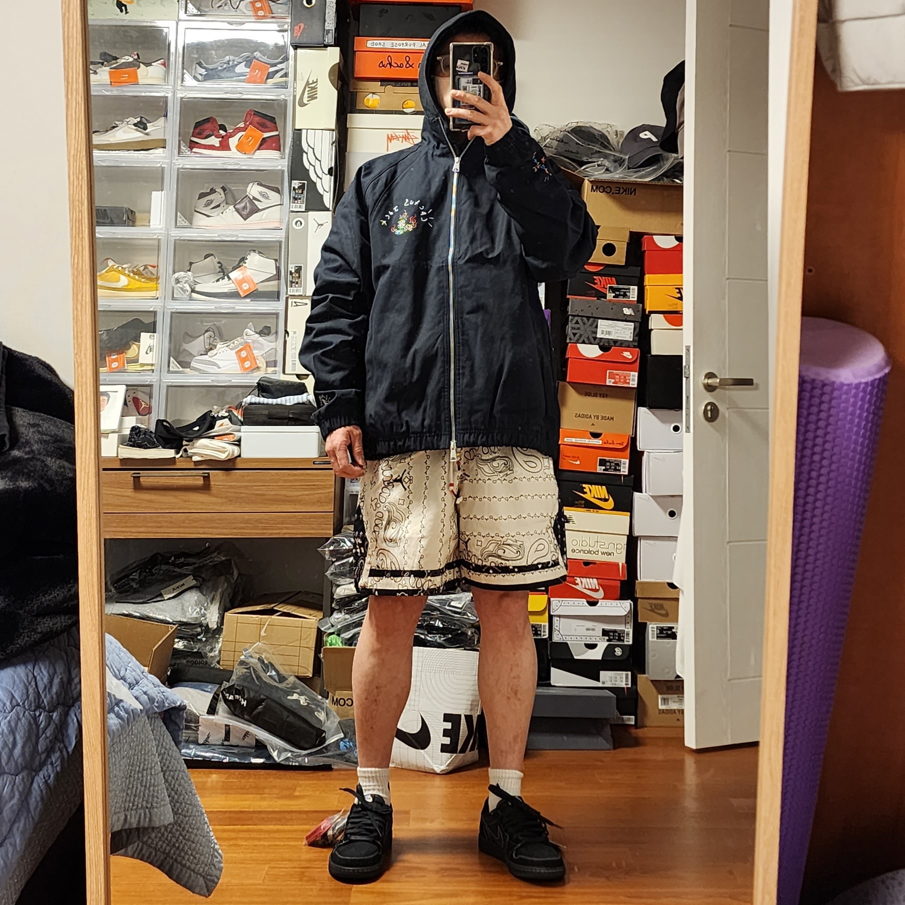 Jordan 1 x Travis Scott Retro Low OG SP Black Phantom, Jordan x Travis Scott x Fragment Hoodie Black (DJ0615-010) 착용 스타일 - 3