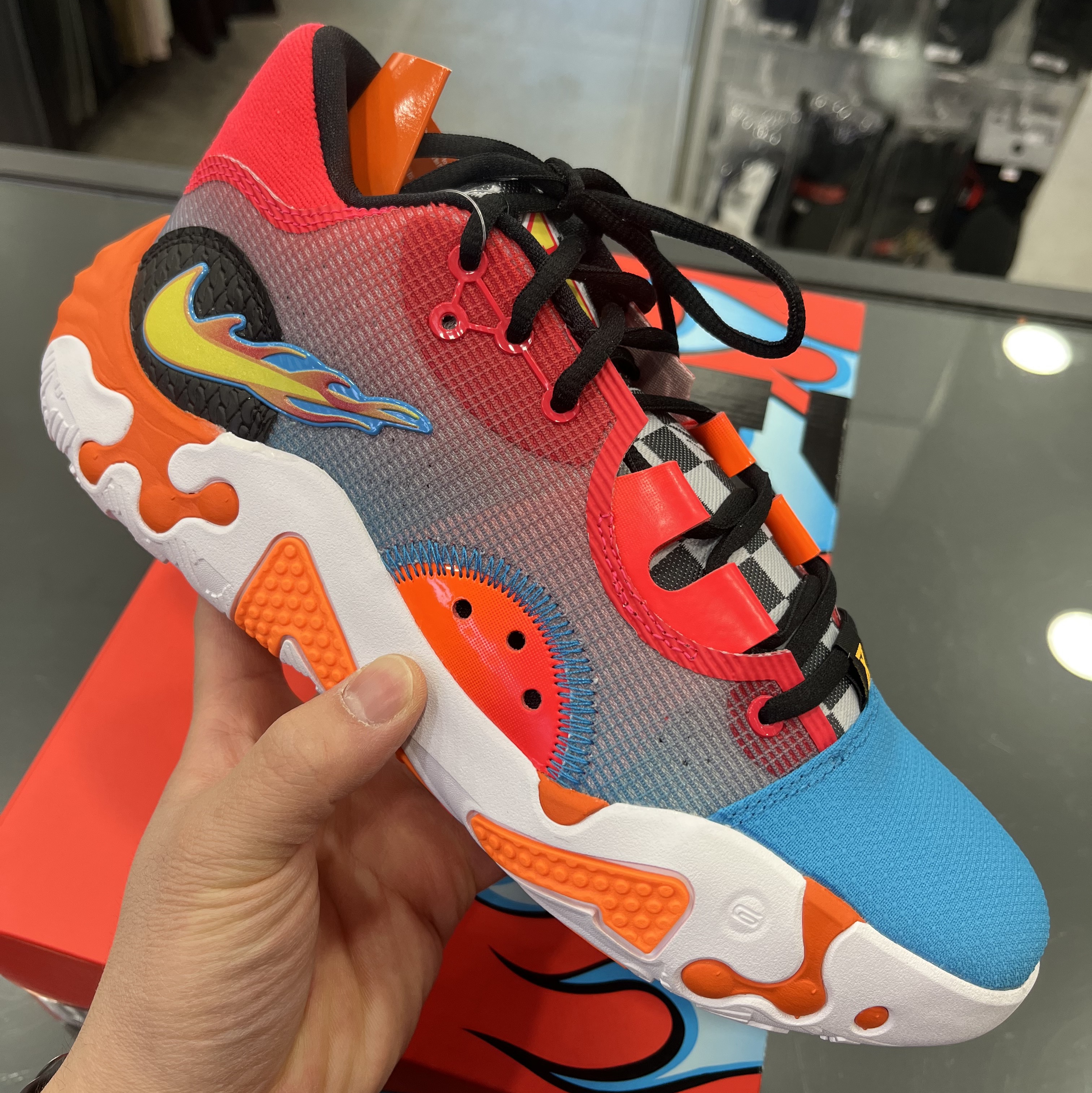Nike x Hot Wheels PG 6 EP Siren Red 착용 스타일 - 1