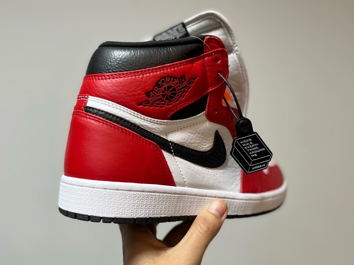 Jordan 1 Retro High OG Light Fusion Red 착용 스타일 - 2