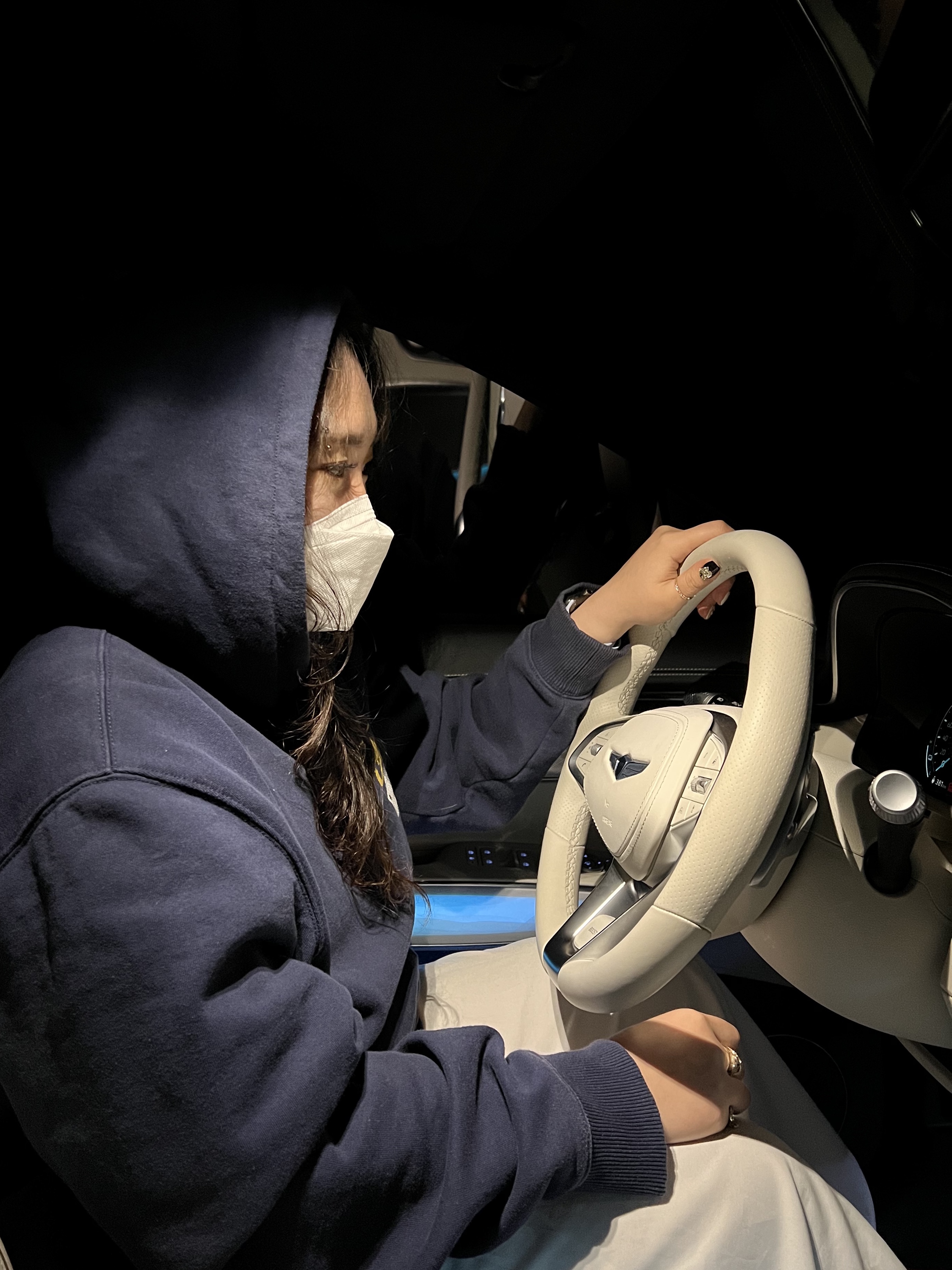 Stussy Roll The Dice Hoodie Navy 착용 스타일