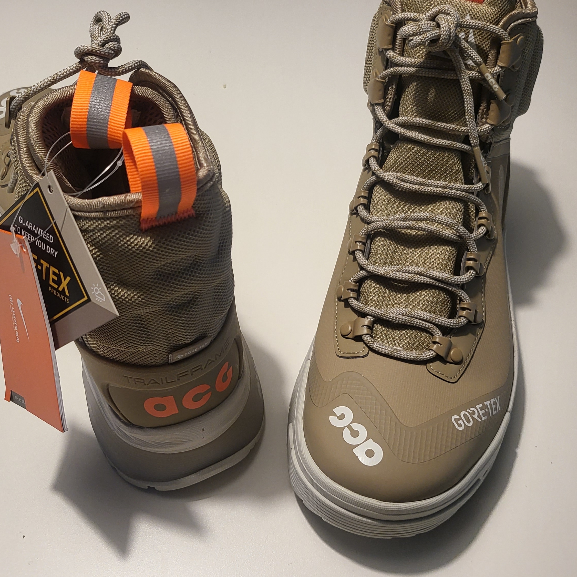 Nike ACG Air Zoom Gaiadome Gore-Tex Khaki Light Bone 착용 스타일 - 2