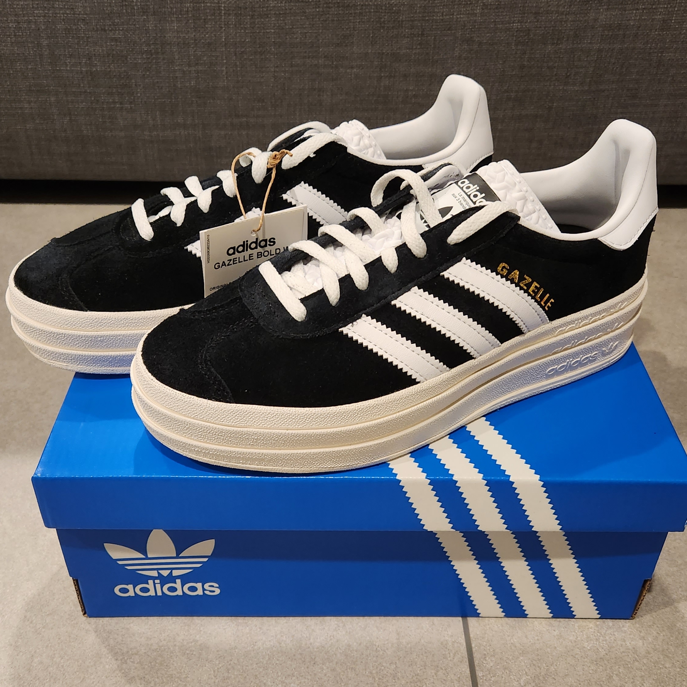 (W) Adidas Gazelle Bold Core Black Cloud White 착용 스타일