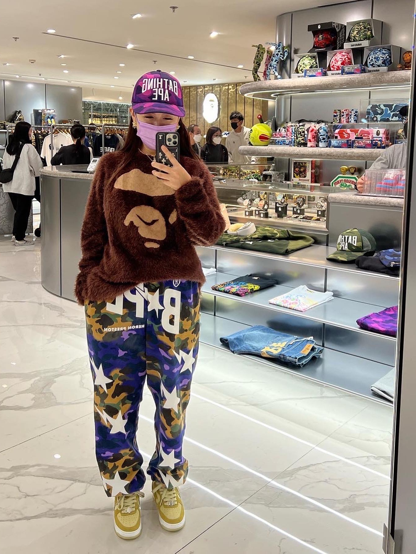 BAPE x Heron Preston Mix 1st Camo Sweatpants Purple, Diesel 1DR Mini Bag Plaque White 착용 스타일 - 3