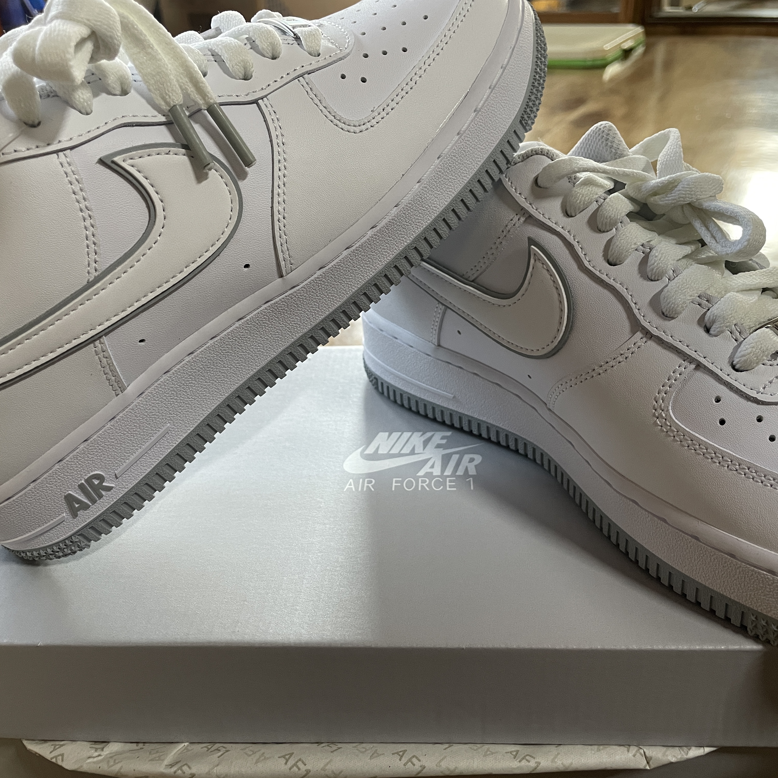 Nike Air Force 1 '07 White Wolf Grey 착용 스타일
