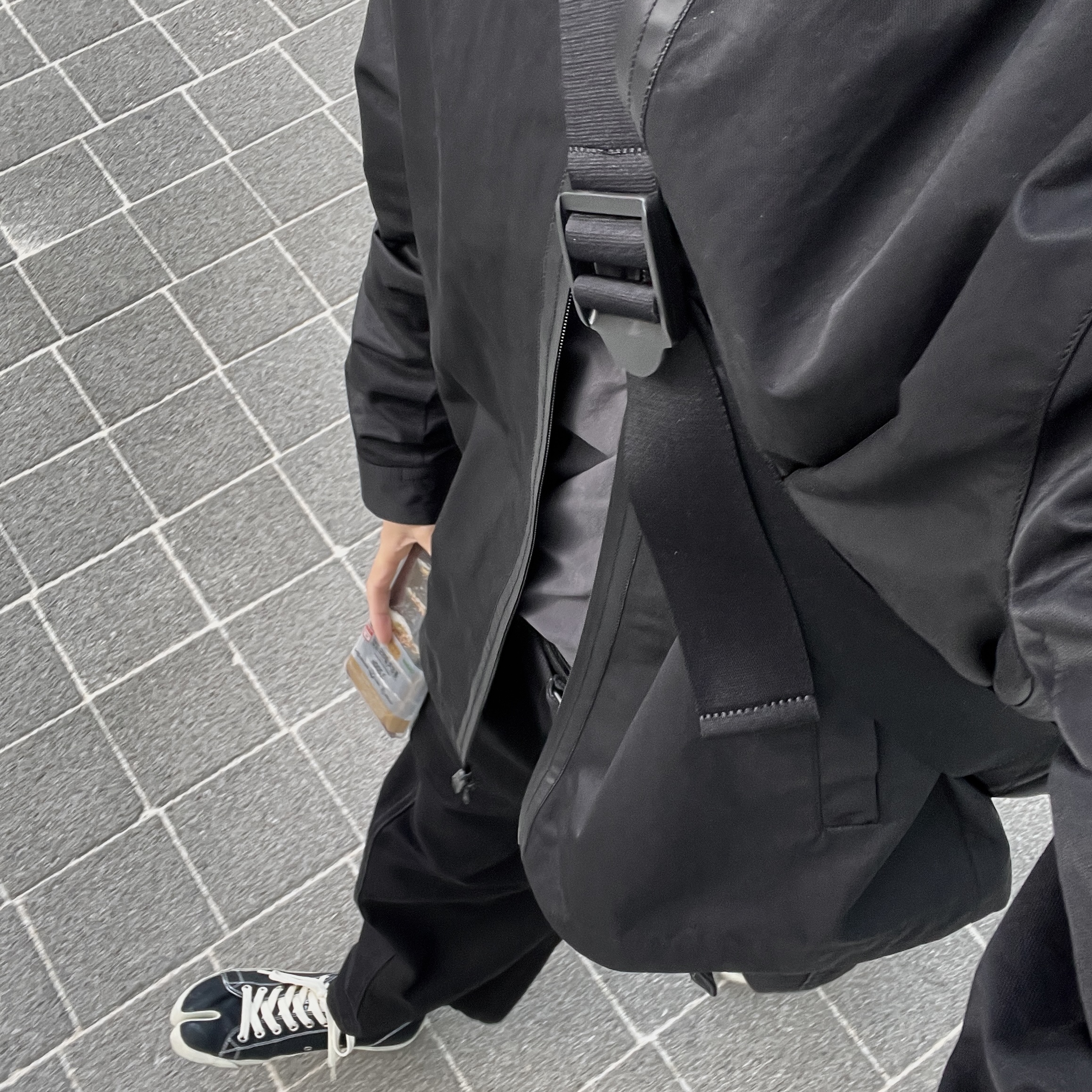 Lemaire Twisted Belted Pants Denim Black 착용 스타일