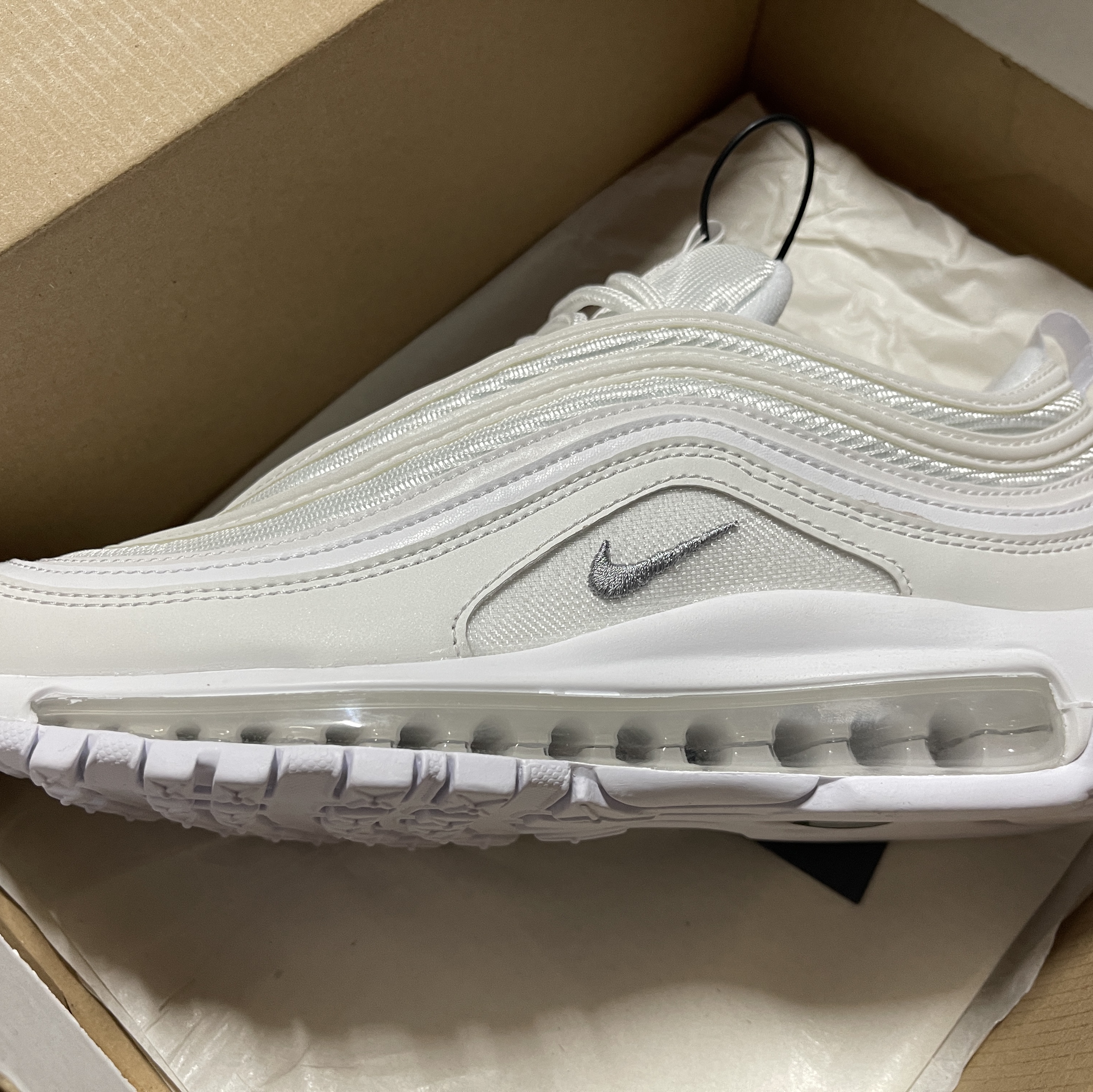 Nike Air Max 97 Triple White Wolf Grey 착용 스타일
