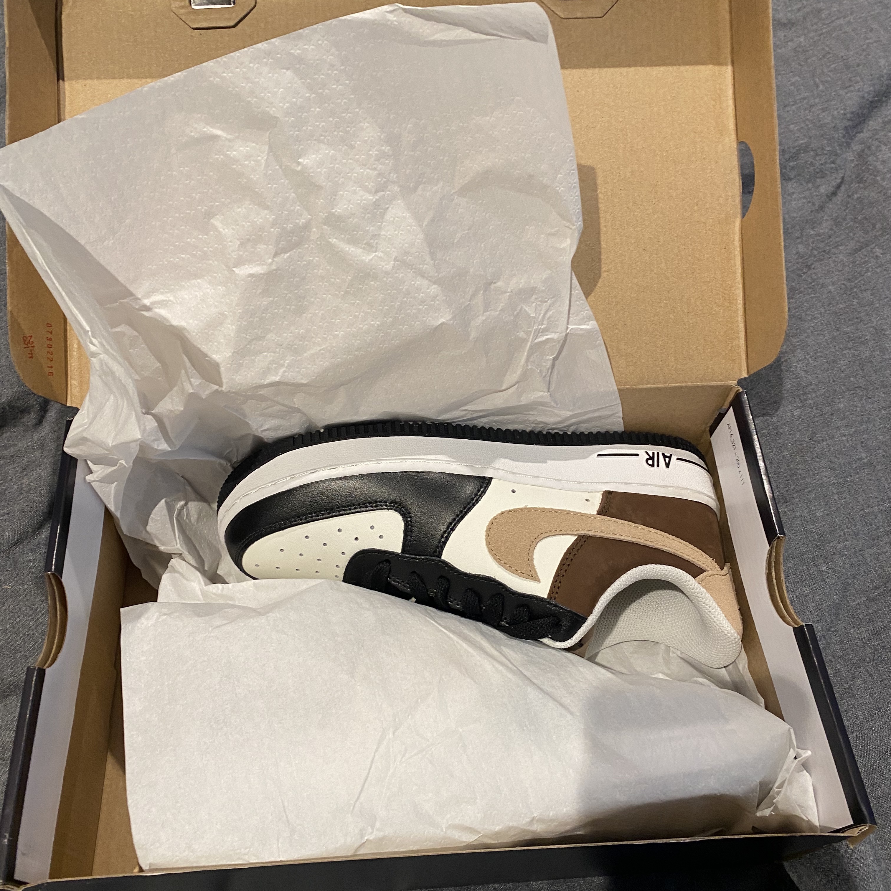 Nike Air Force 1 '07 Brown Sail 착용 스타일 - 1
