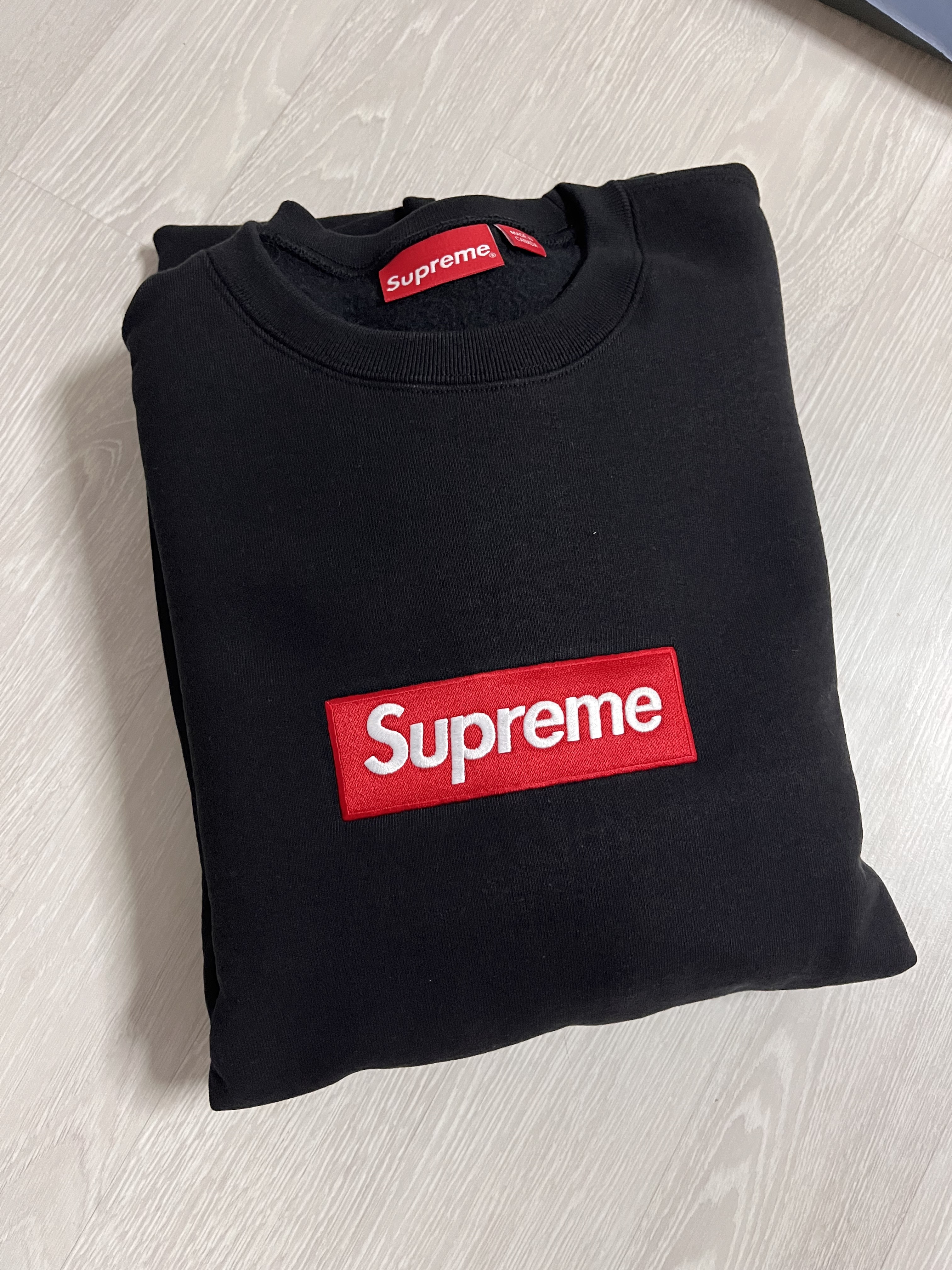 Supreme Box Logo Crewneck Black - 22FW 착용 스타일 - 4