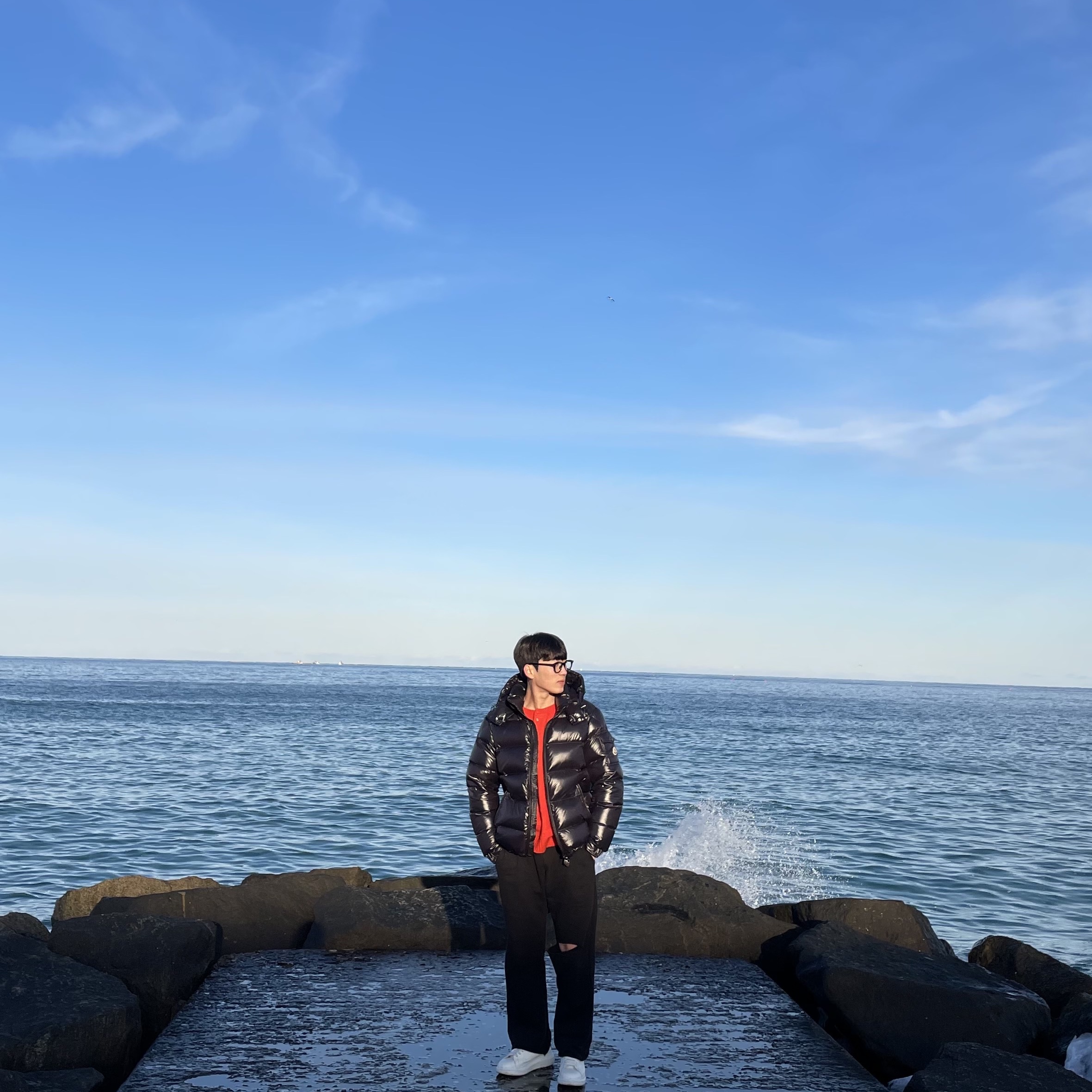Moncler Maya Short Down Jacket Black - 22FW, Alexander McQueen Oversized Sneakers White Black 착용 스타일