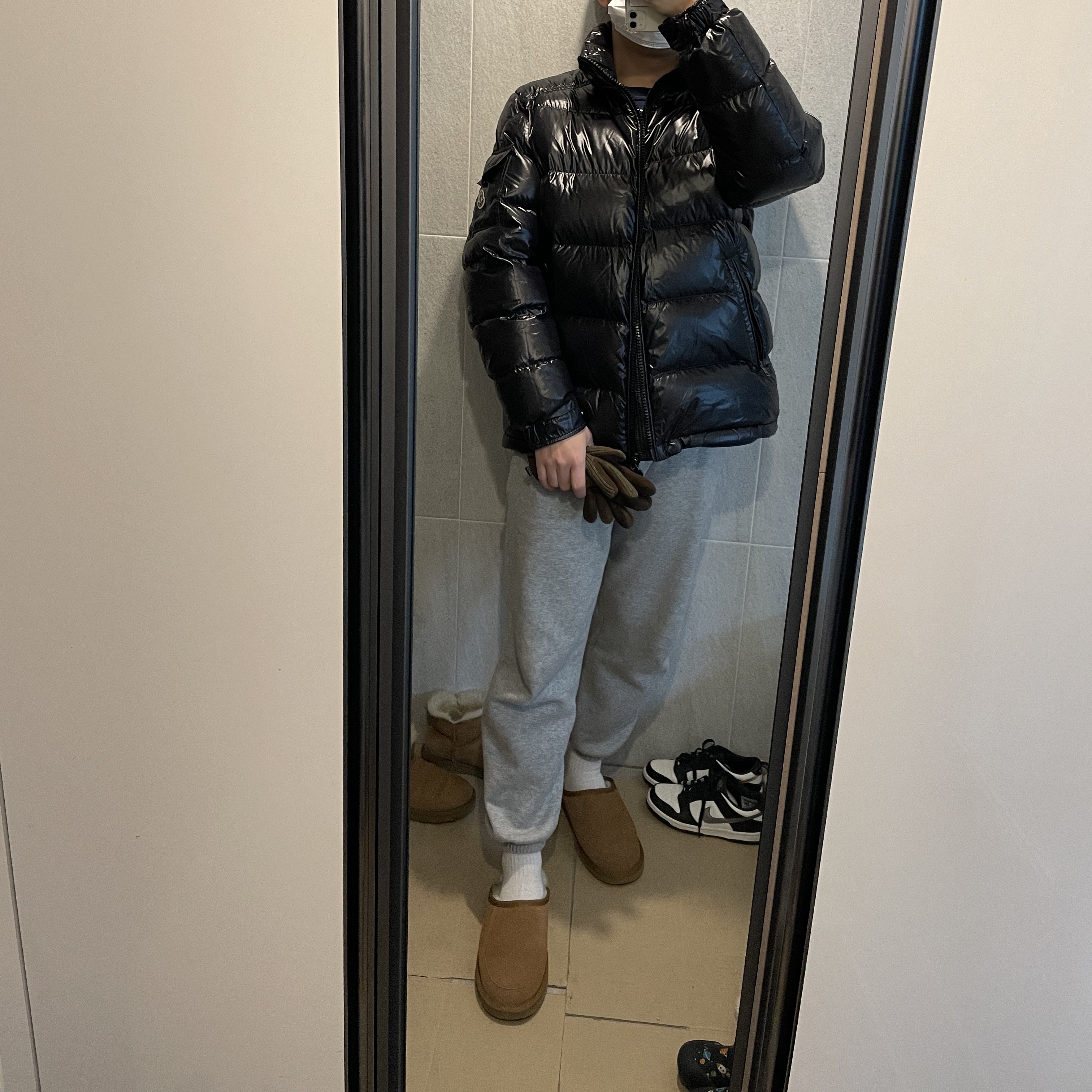 Moncler Maya Short Down Jacket Black - 22FW 착용 스타일 - 1
