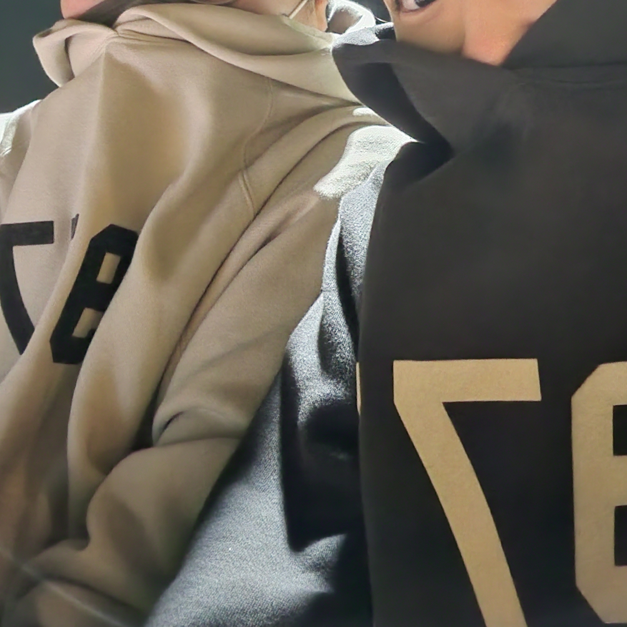 Essentials 1977 Hoodie Iron - 22SS, Essentials 1977 Hoodie Wheat - 22SS 착용 스타일