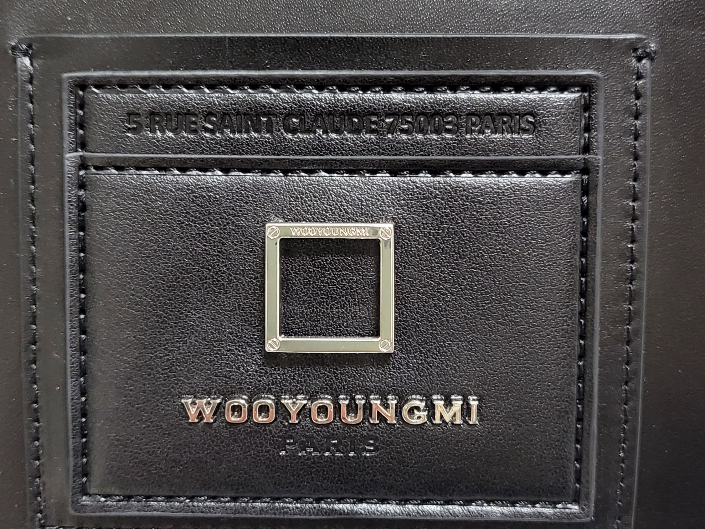 Wooyoungmi Square Mini Bag Black 착용 스타일 - 1