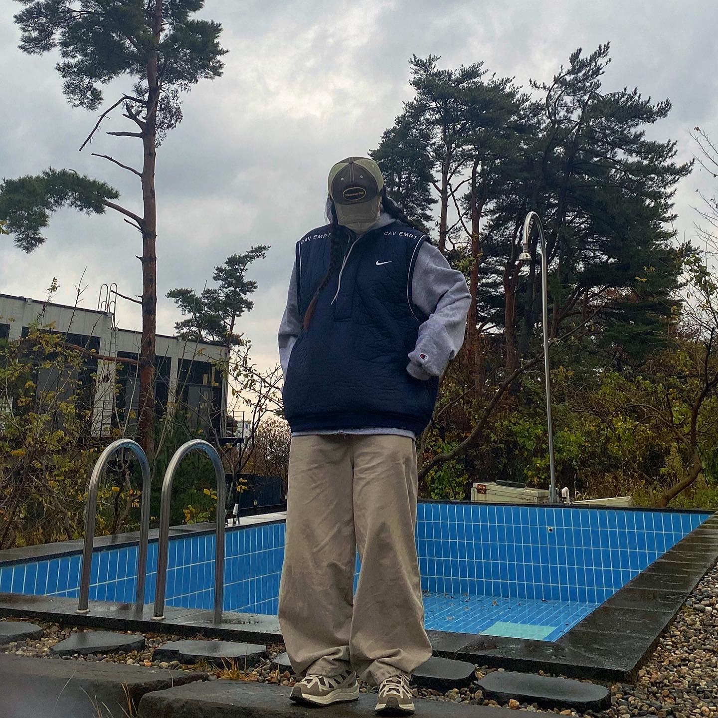 Nike x Cav Empt Vest Navy, Salomon Odyssey 1 ADV Vintage Kaki 착용 스타일