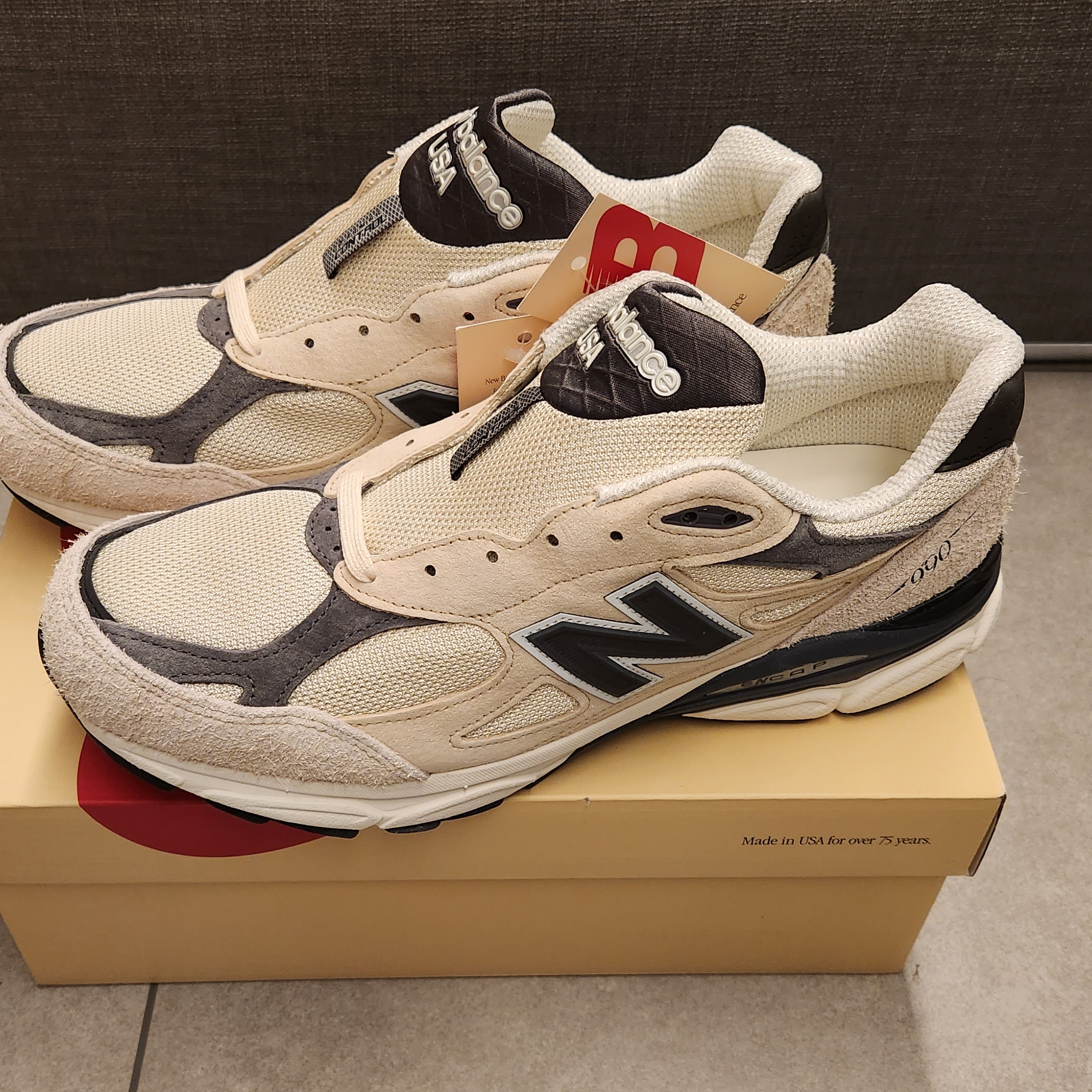 New Balance 990v3 Made in USA Moonbeam Macadamia Nut 착용 스타일