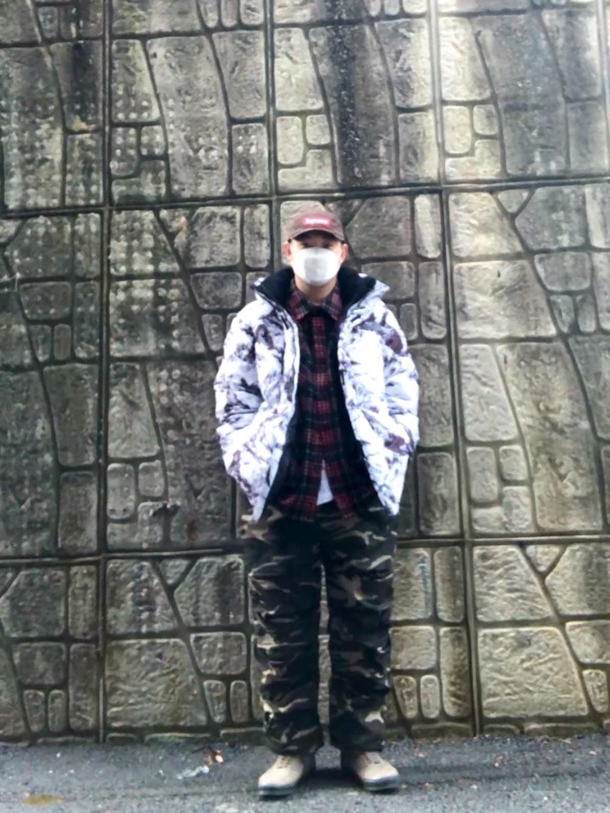 Vans Vault x WTAPS OG Old Skool LX Coyote, The North Face Challenge Air Down Jacket Gray 착용 스타일 - 1