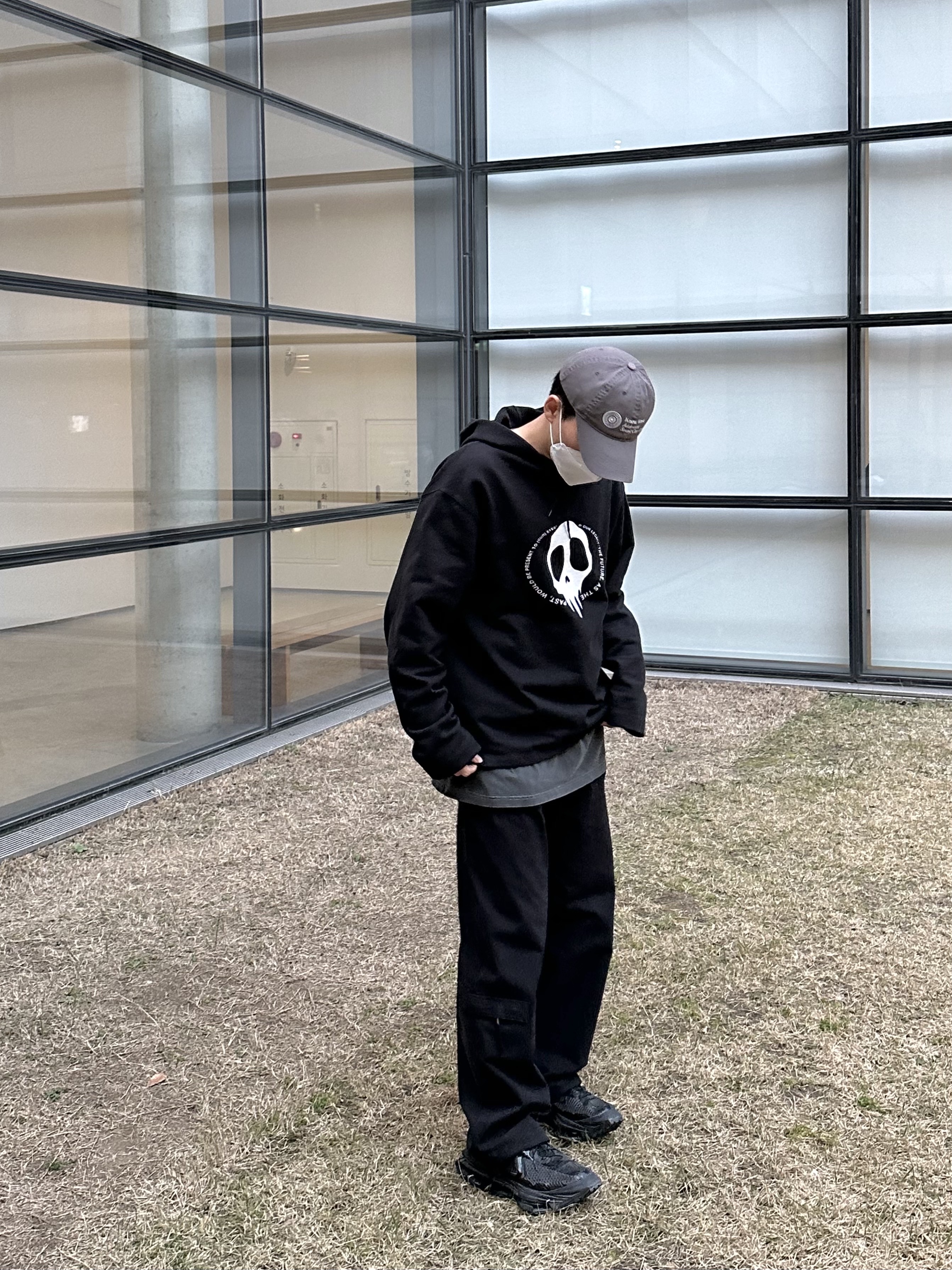 Our Legacy Loose Hoodie Maverick Skull Print Black, Nike x Matthew M Williams Zoom 004 Triple Black 착용 스타일 - 1