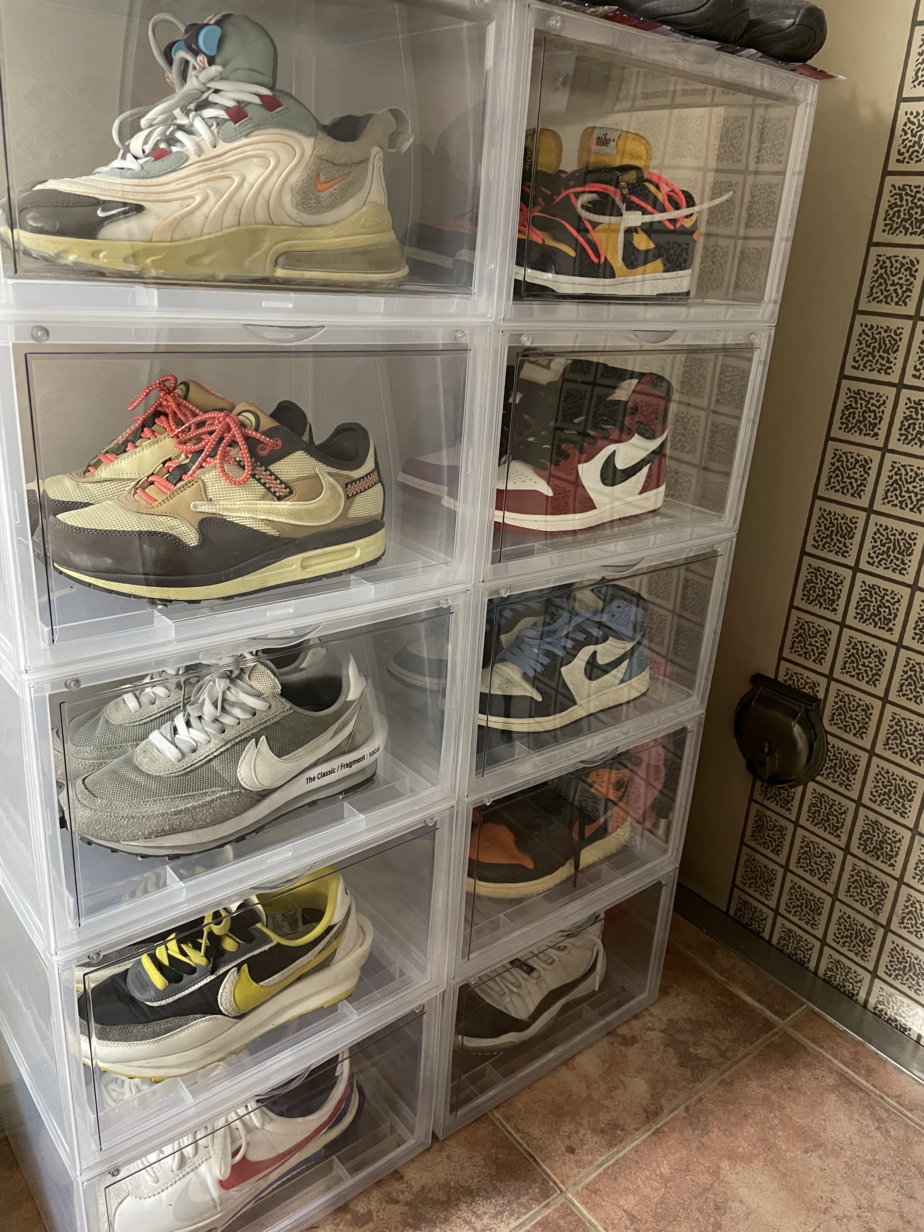 Nike x Travis Scott Air Max 270 React Cactus Trails, Nike x Off-White Dunk Low University Gold Midnight Navy 착용 스타일