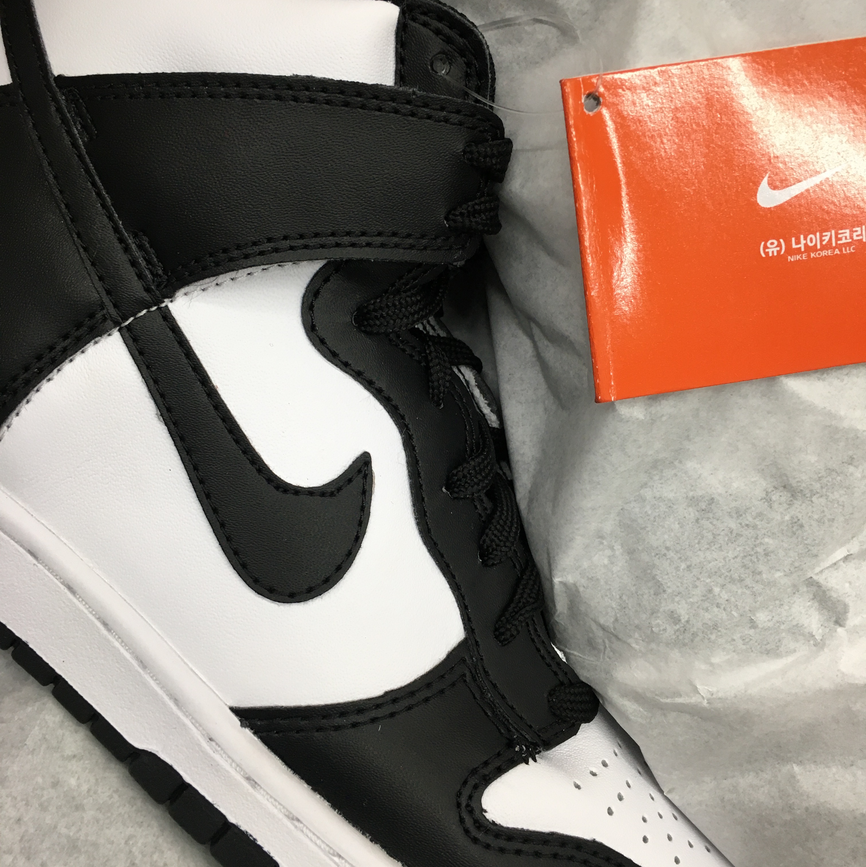 (W) Nike Dunk High Black and White 착용 스타일