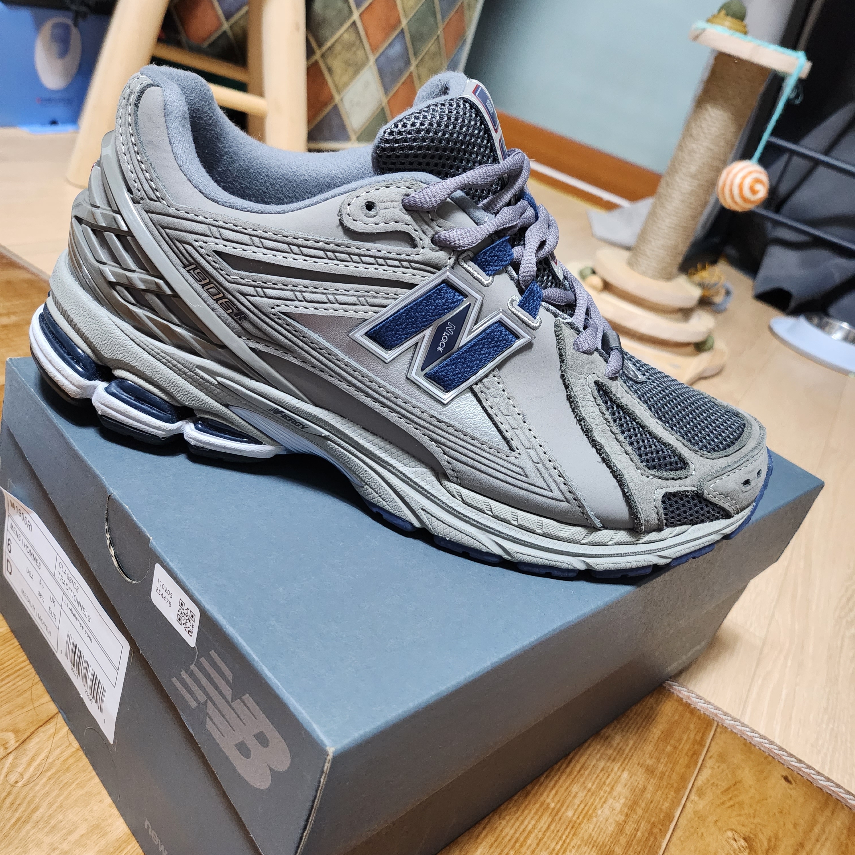 New Balance 1906R Charcoal Grey 착용 스타일