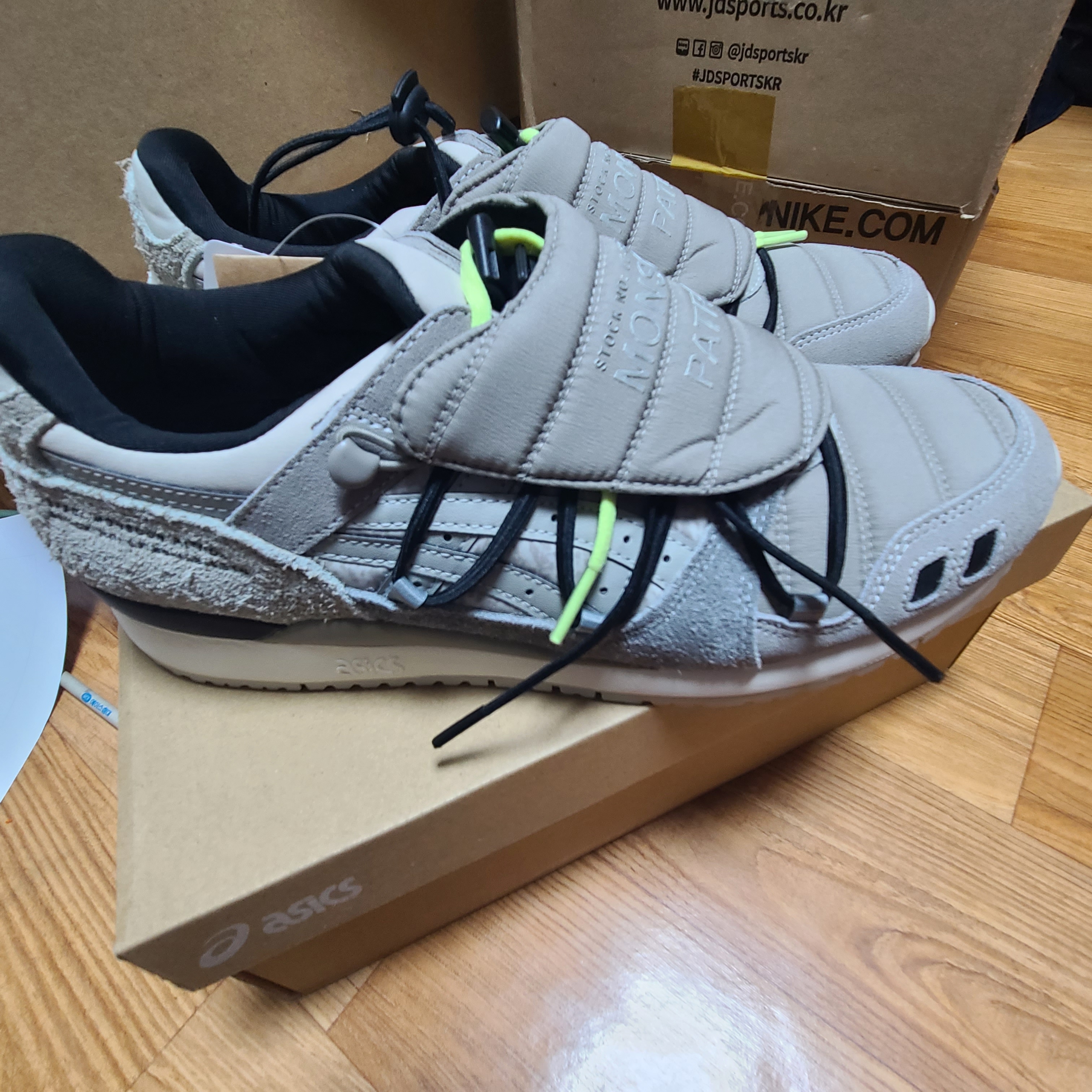 Asics x Limited Edt x SBTG Gel-Lyte III OG Monsoon Patrol Piedmont Grey 착용 스타일 - 2