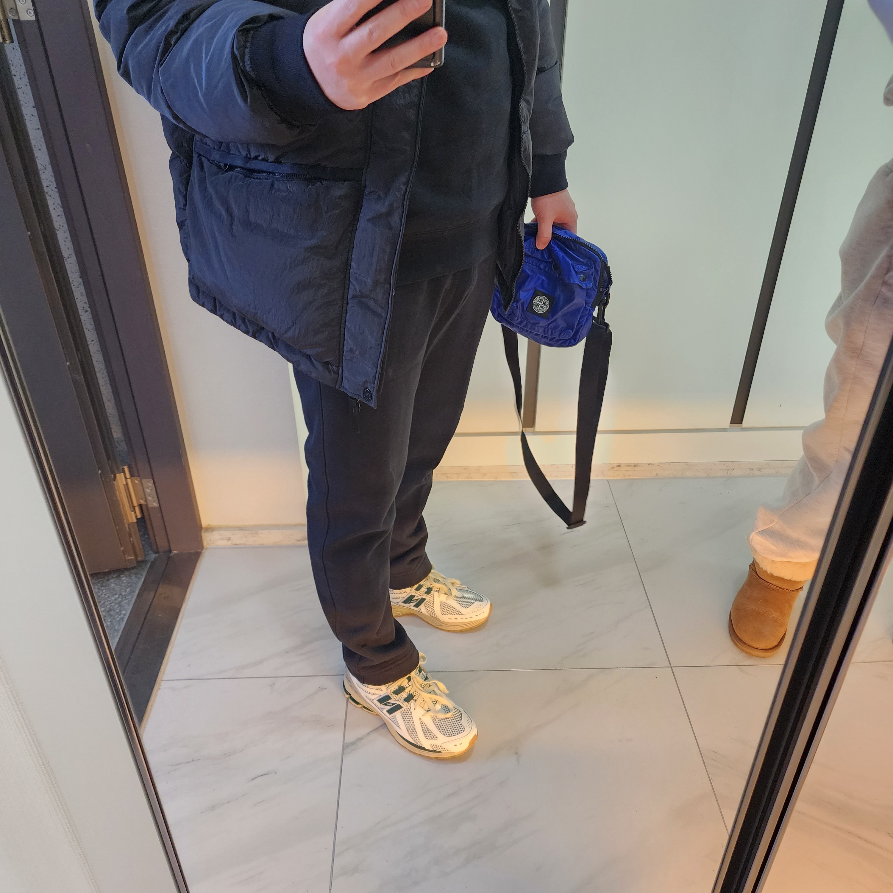 New Balance 1906R Silver Green, UGG Classic Short Boots Chestnut 착용 스타일