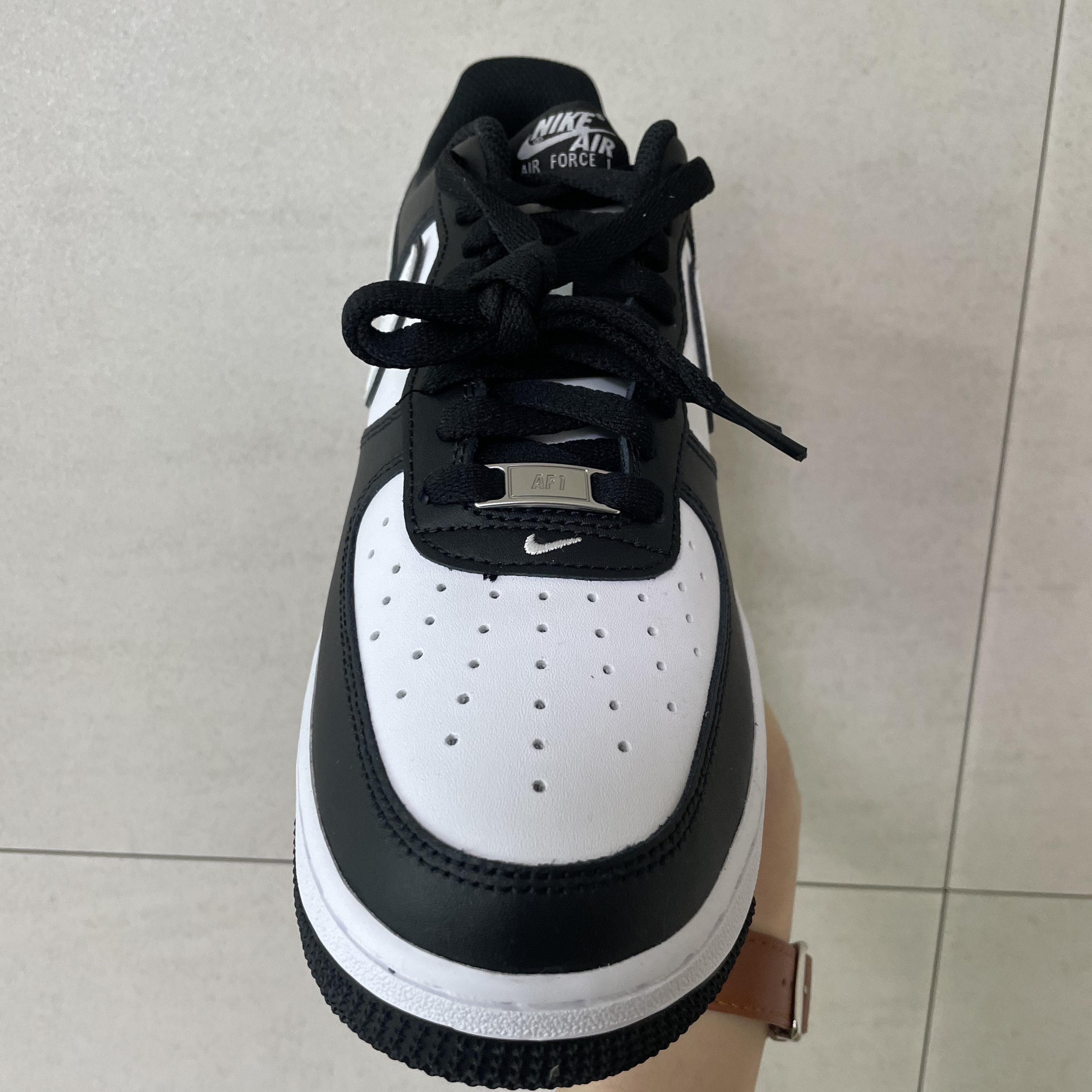 Nike Air Force 1 '07 Black White 착용 스타일 - 2