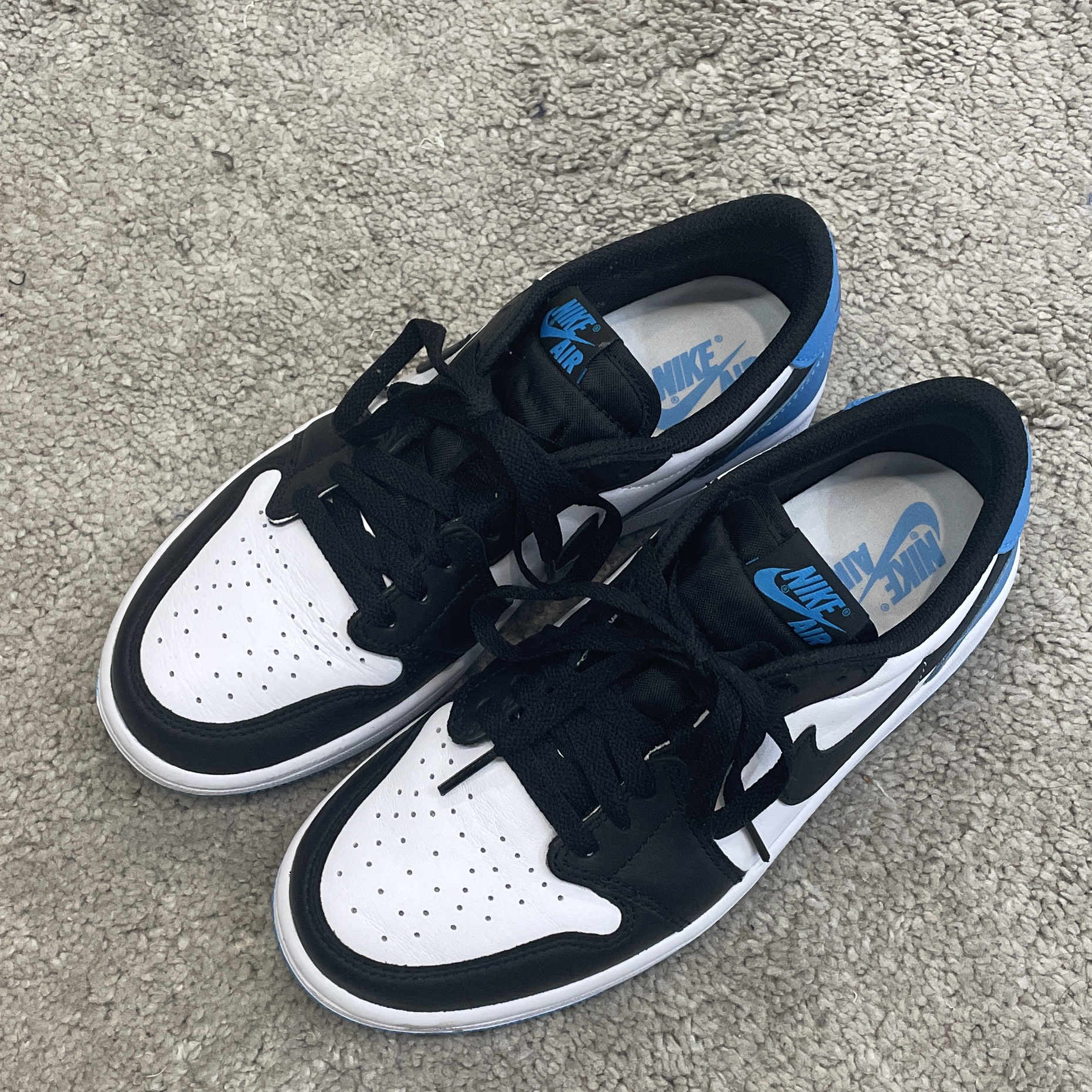 (W) Jordan 1 Retro Low OG Black and Dark Powder Blue 착용 스타일 - 3