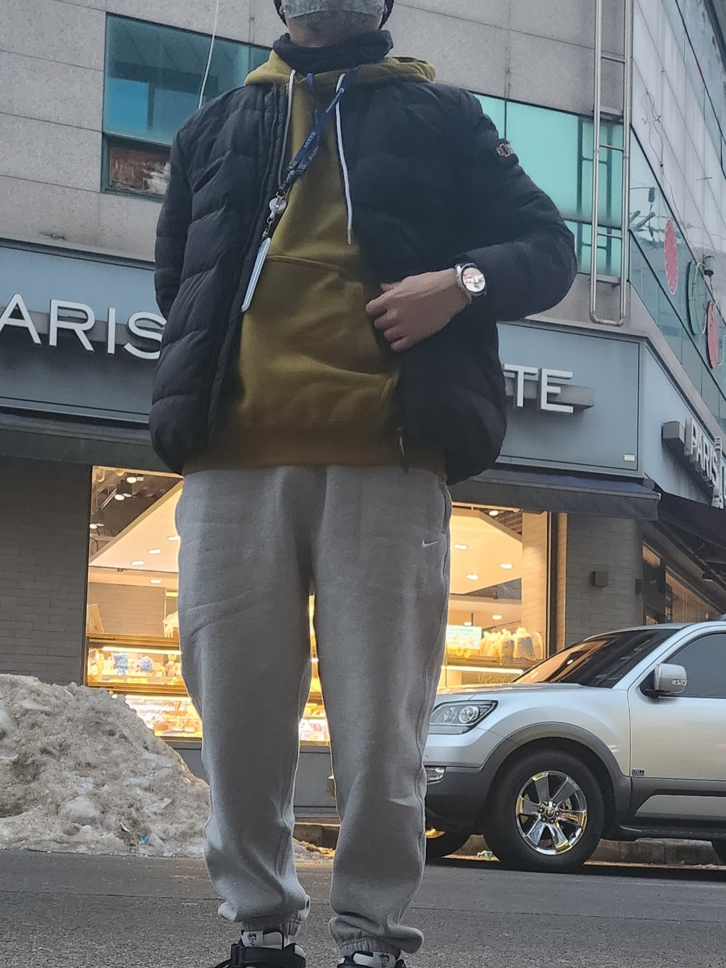 Nike x Stussy Air Force 1 '07 Mid SP Black and Light Bone, Nike NRG Solo Swoosh Fleece Pants Dark Grey Heather - Asia 착용 스타일 - 2