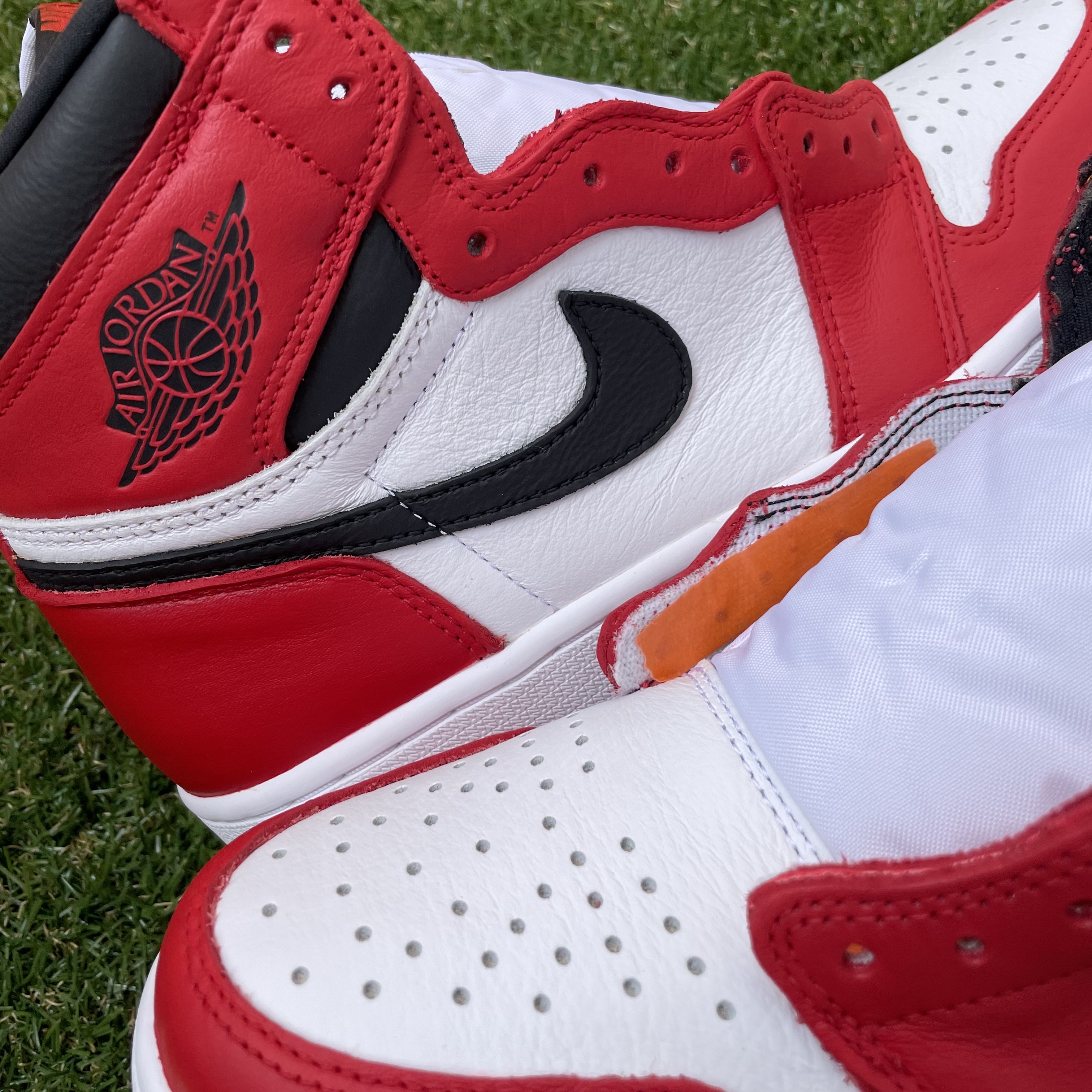 Jordan 1 Retro High OG Light Fusion Red 착용 스타일 - 2