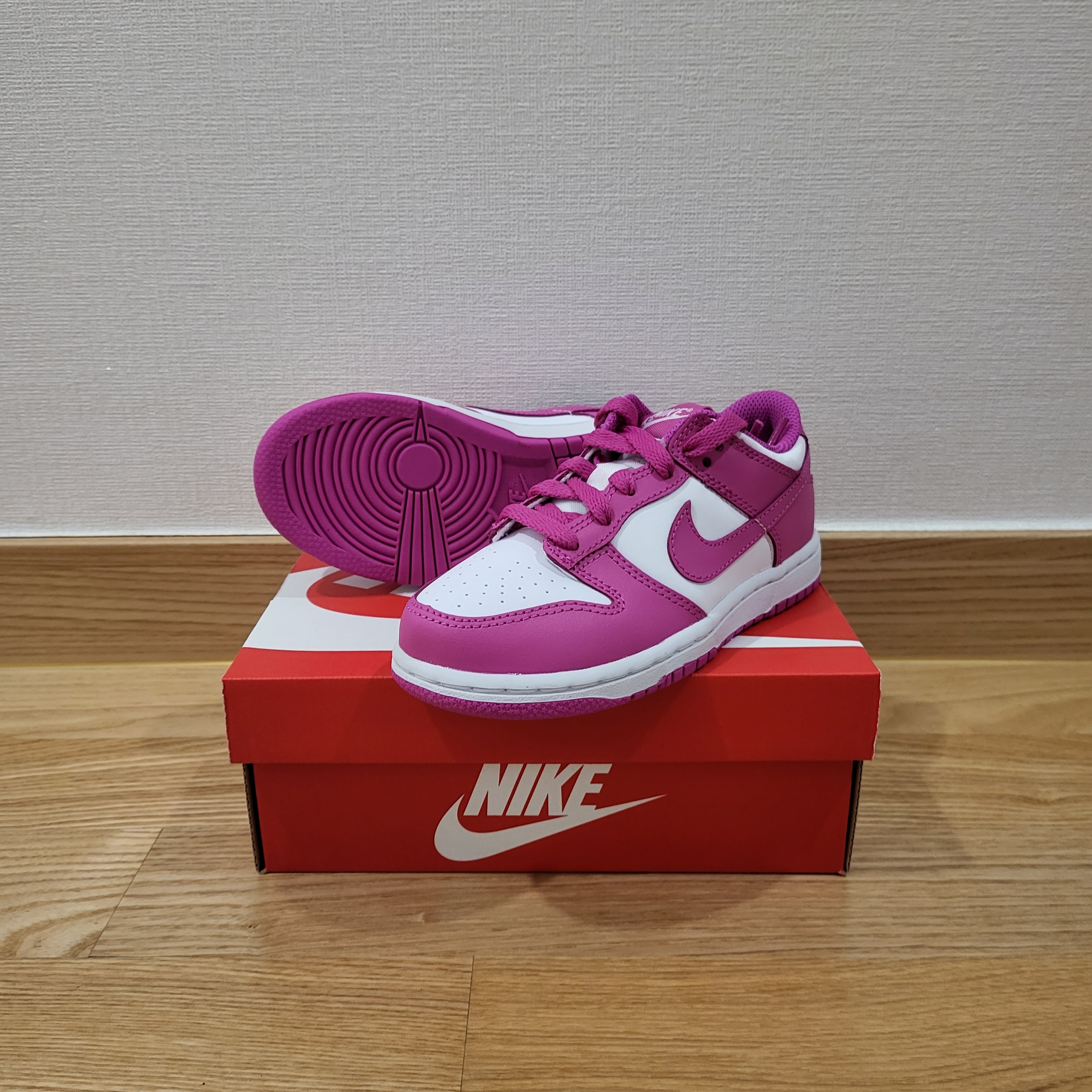 (PS) Nike Dunk Low White Active Fuchsia 착용 스타일 - 2