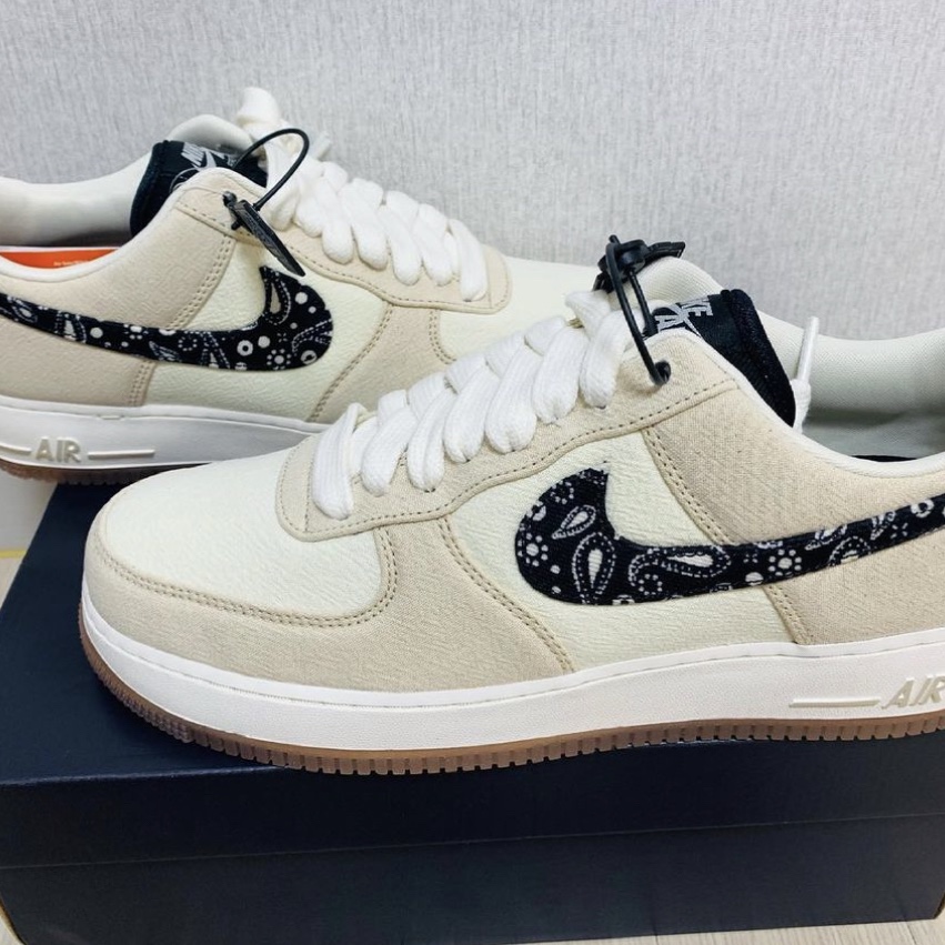 Nike Air Force 1 '07 LV8 Paisley Swoosh 착용 스타일 - 1