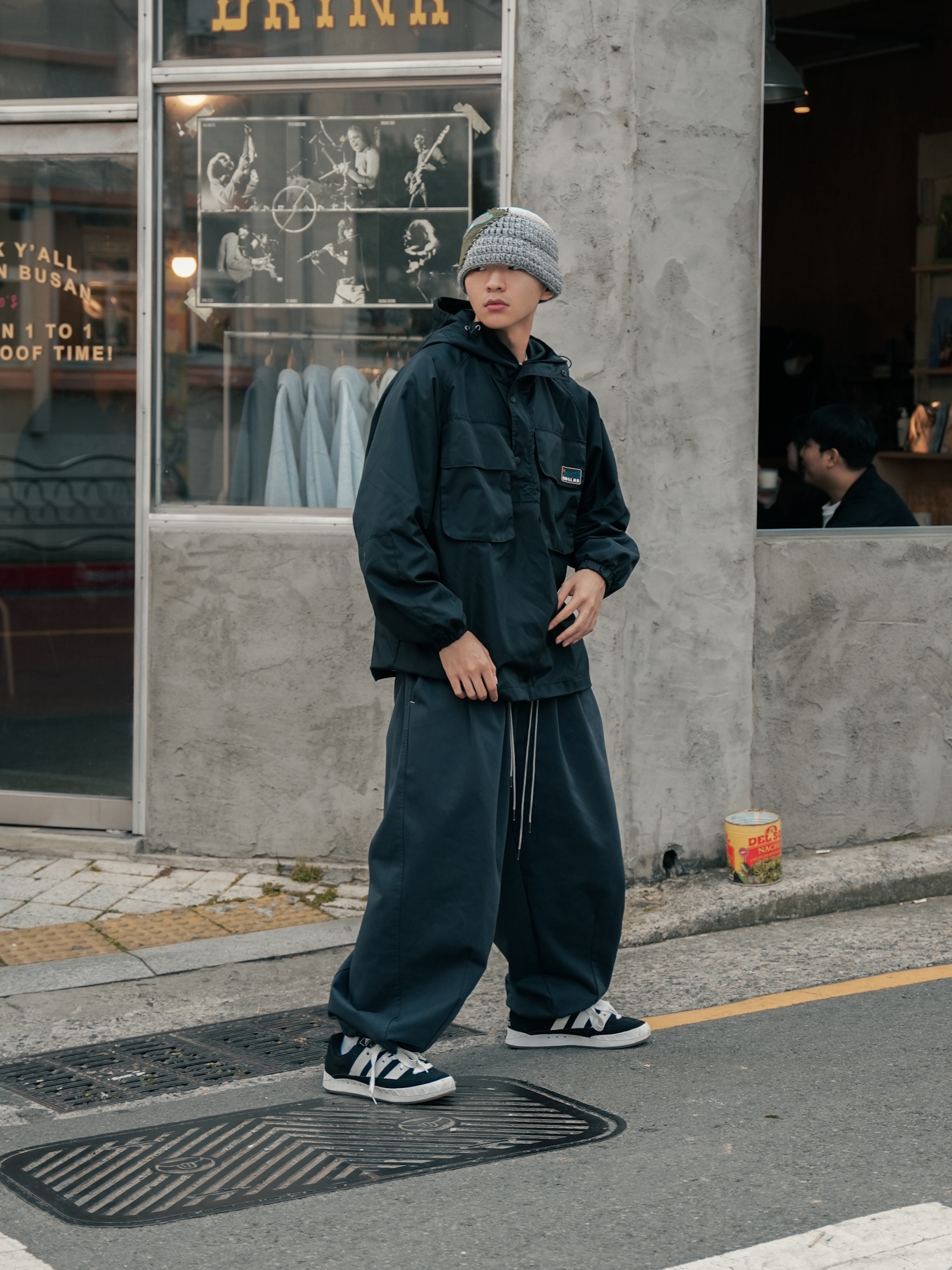 Adidas Adimatic Core Black 착용 스타일 - 2