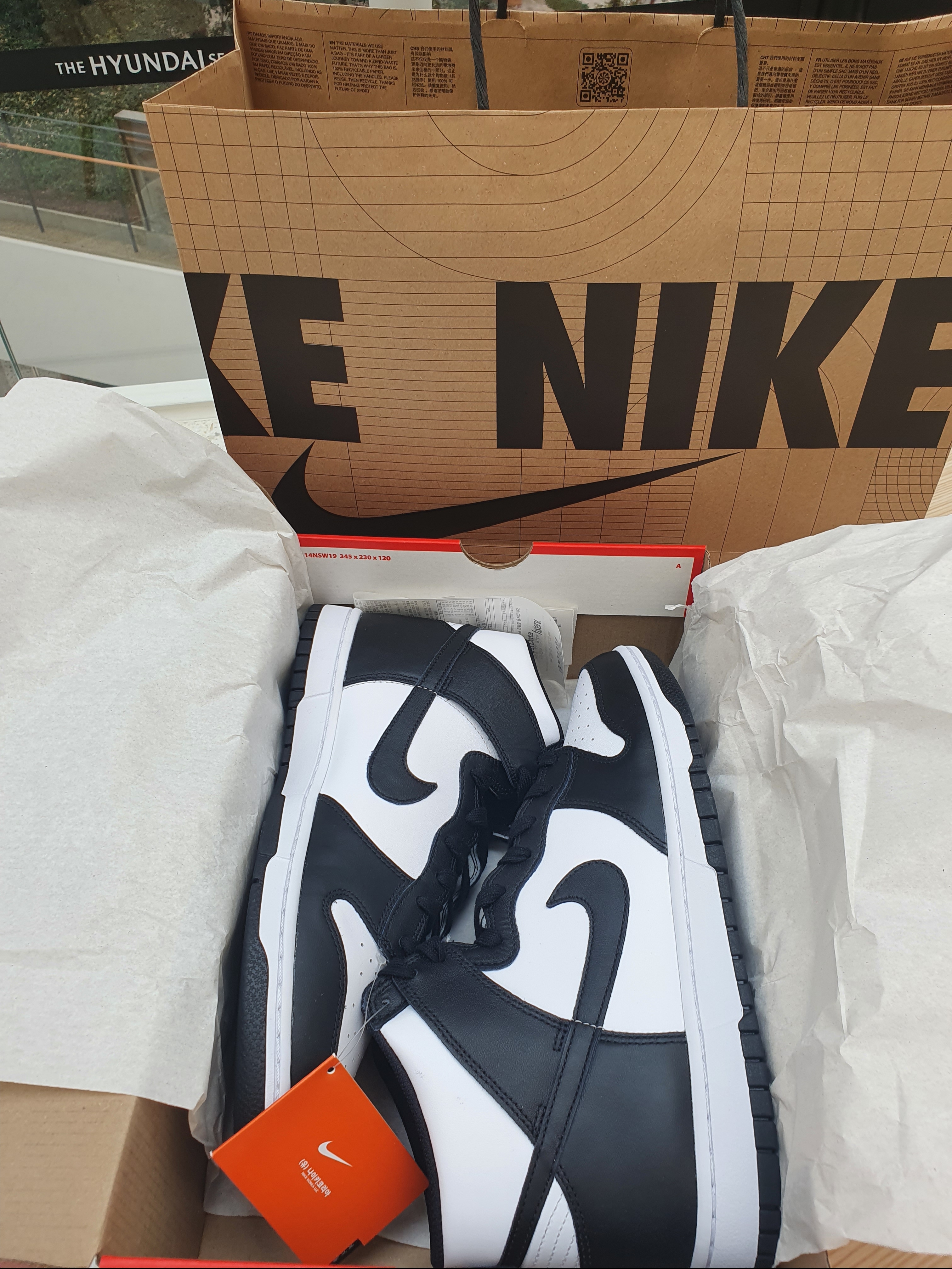 Nike Dunk High Retro Black and White 착용 스타일 - 1