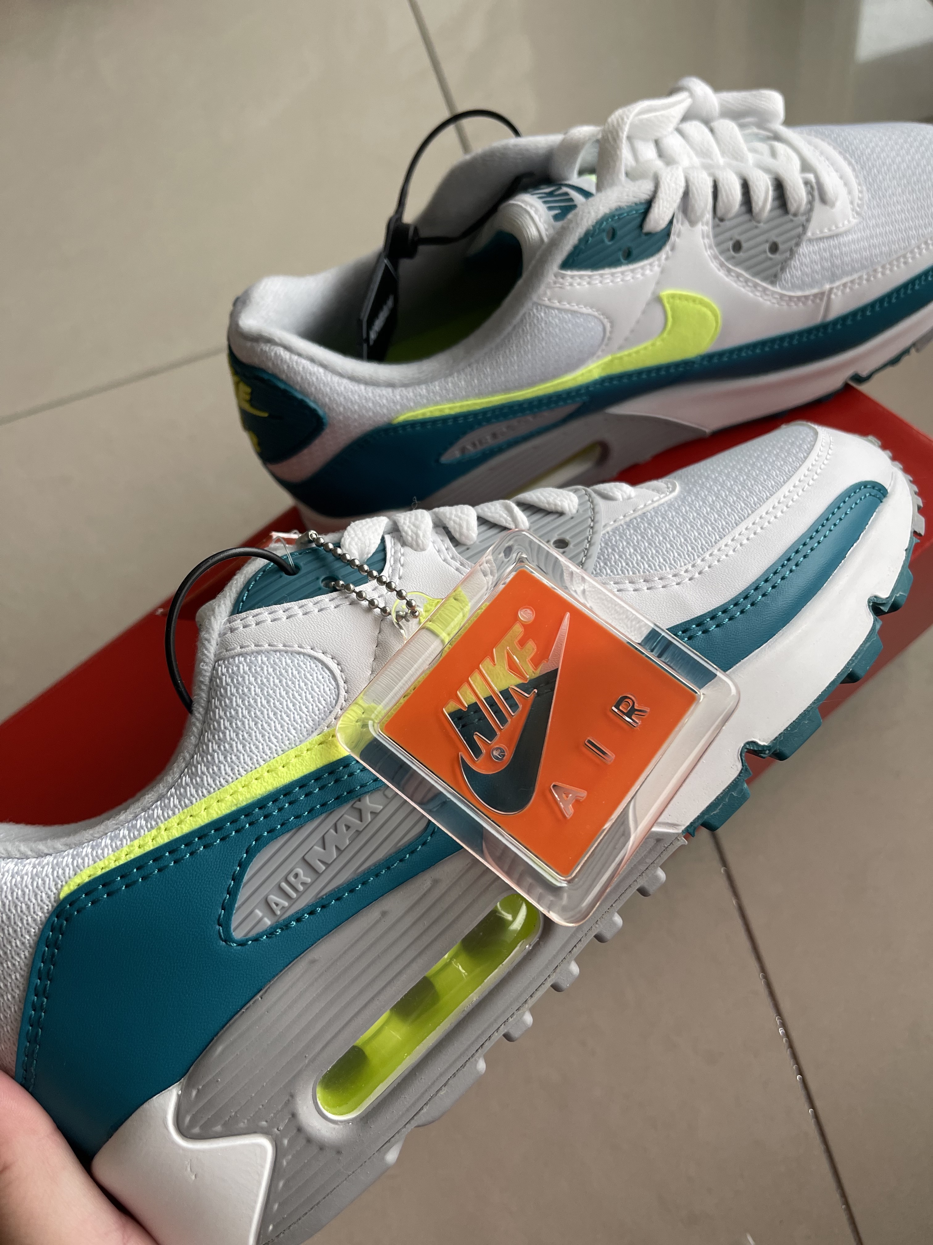 Nike Air Max 3 Spruce Lime 착용 스타일 - 1