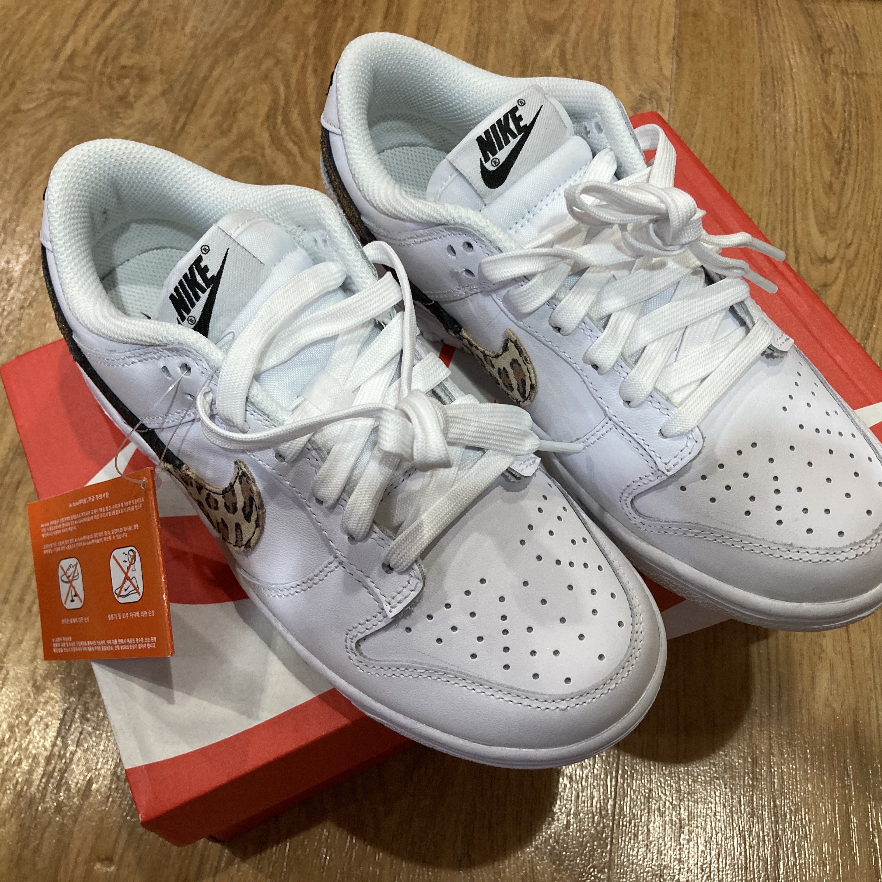(W) Nike Dunk Low SE Primal White 착용 스타일 - 1
