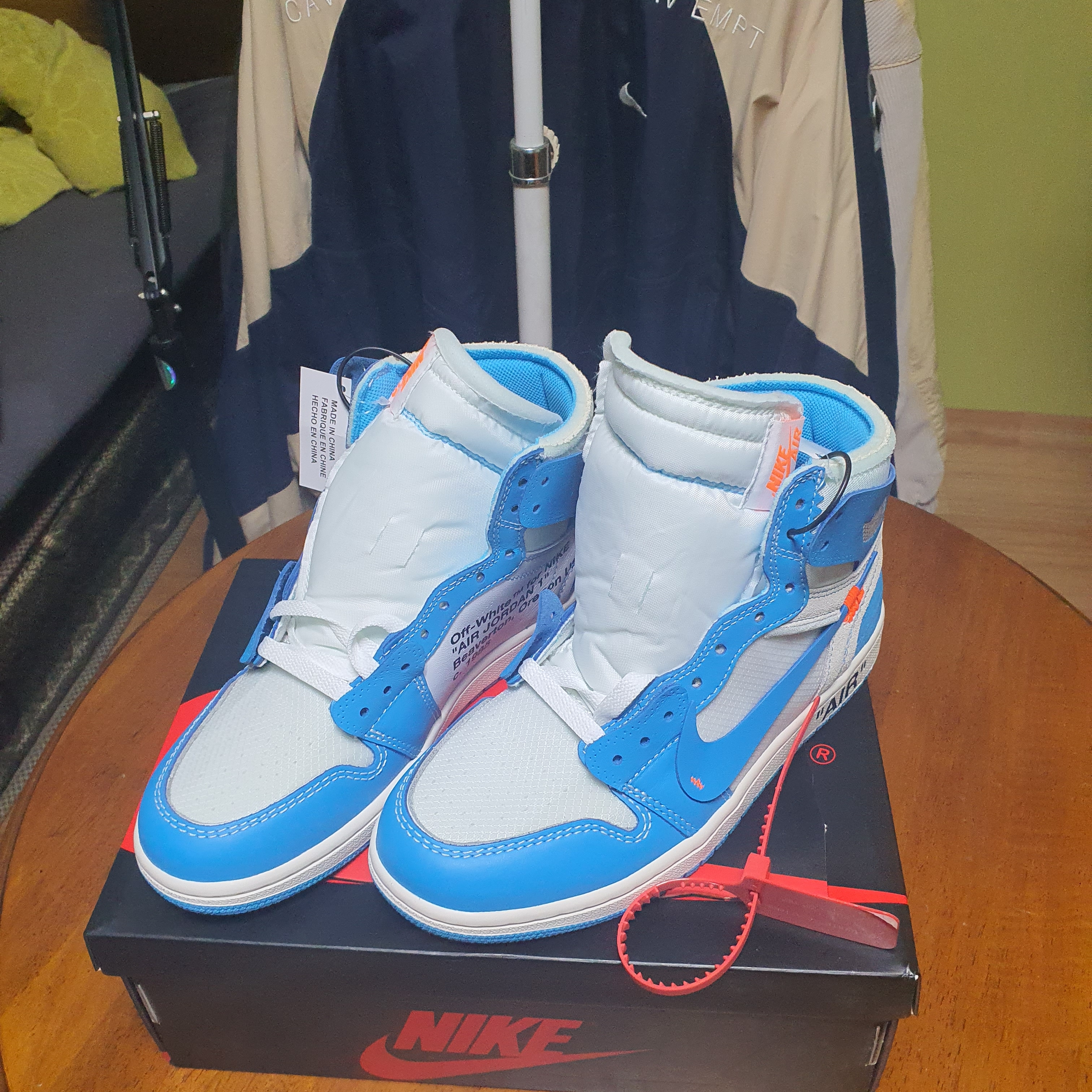 Jordan 1 x Off-White Retro High University Blue 착용 스타일 - 1