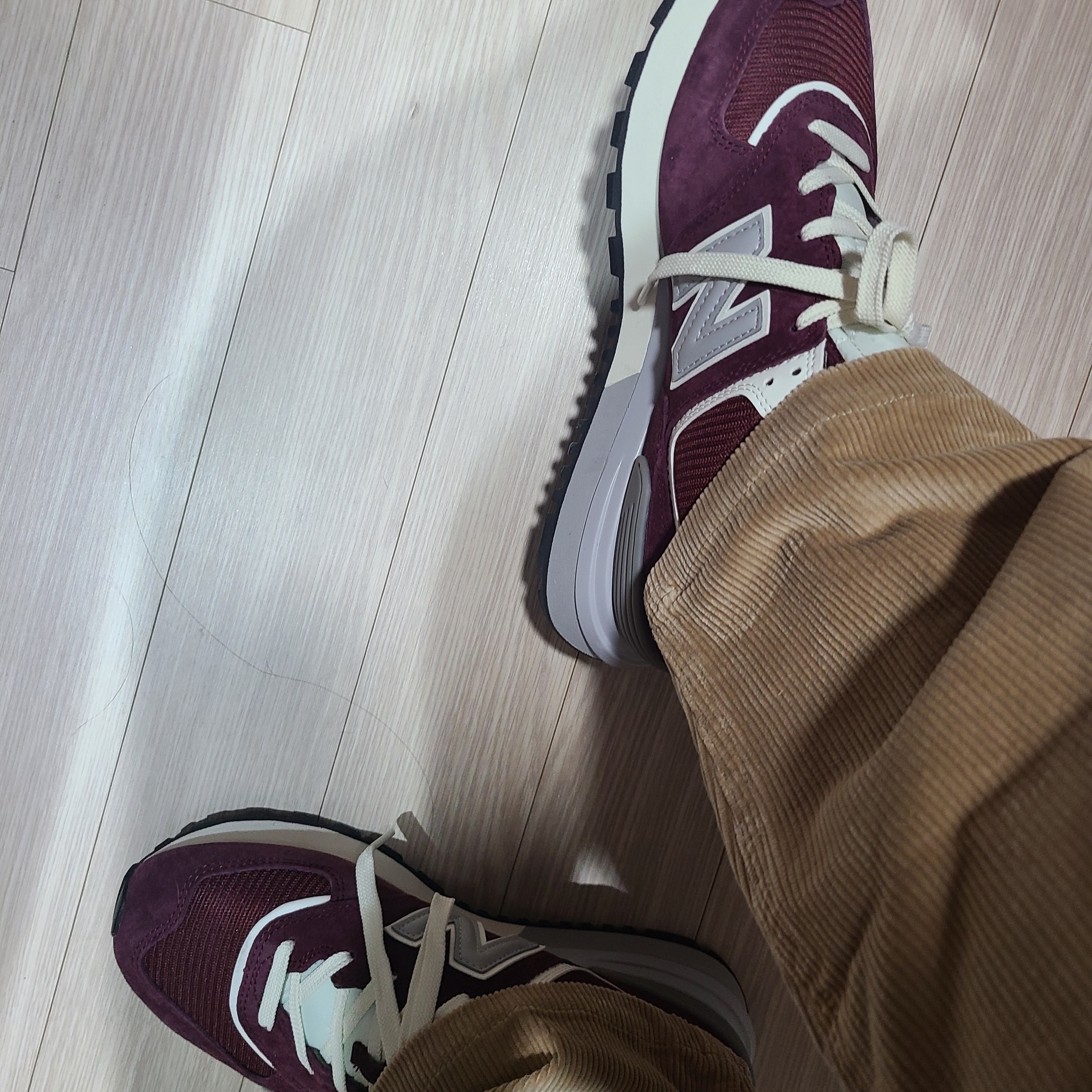 New Balance 574 Legacy Burgundy 착용 스타일