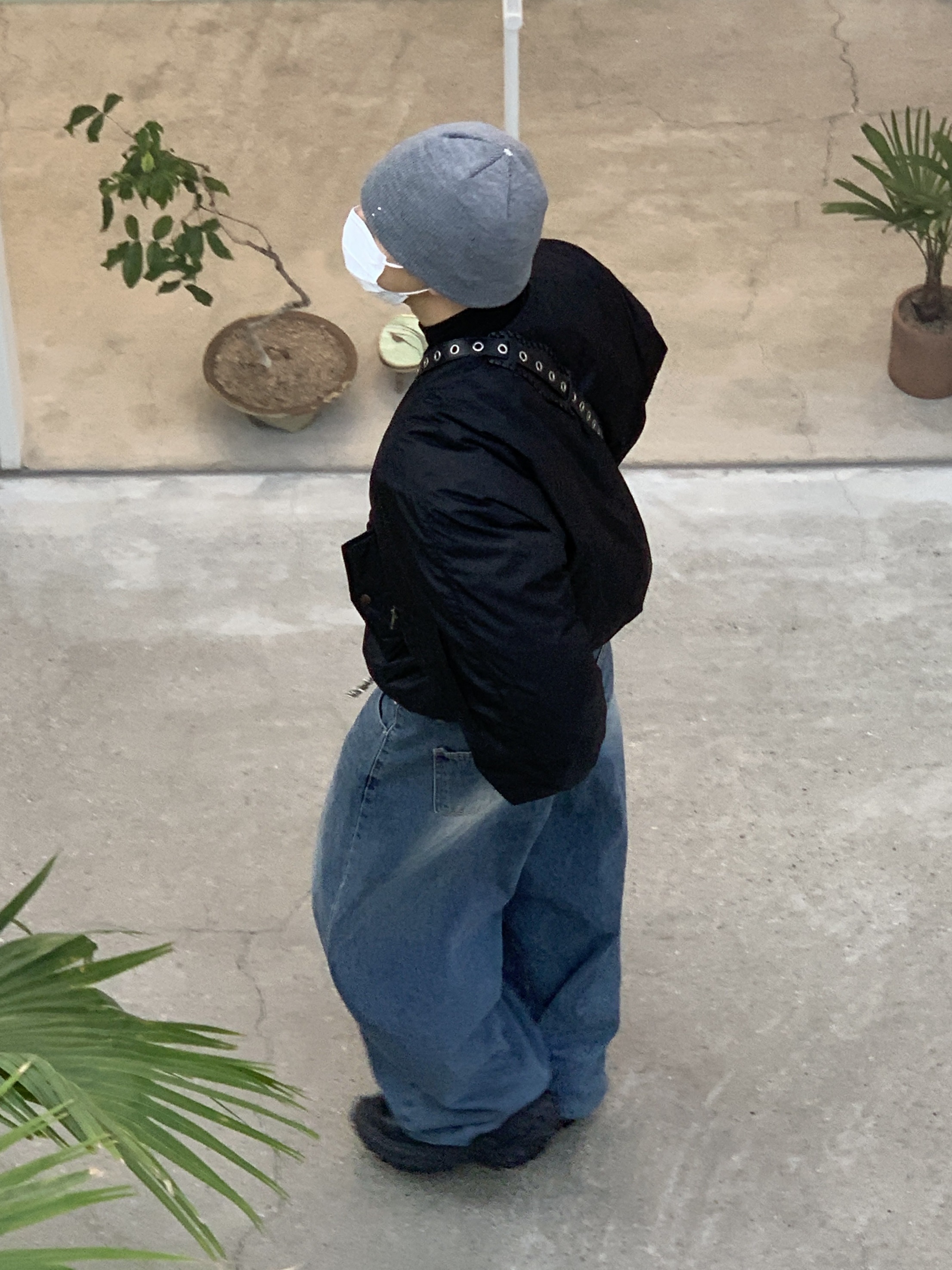 Balenciaga Defender Sneakers Black 착용 스타일 - 3
