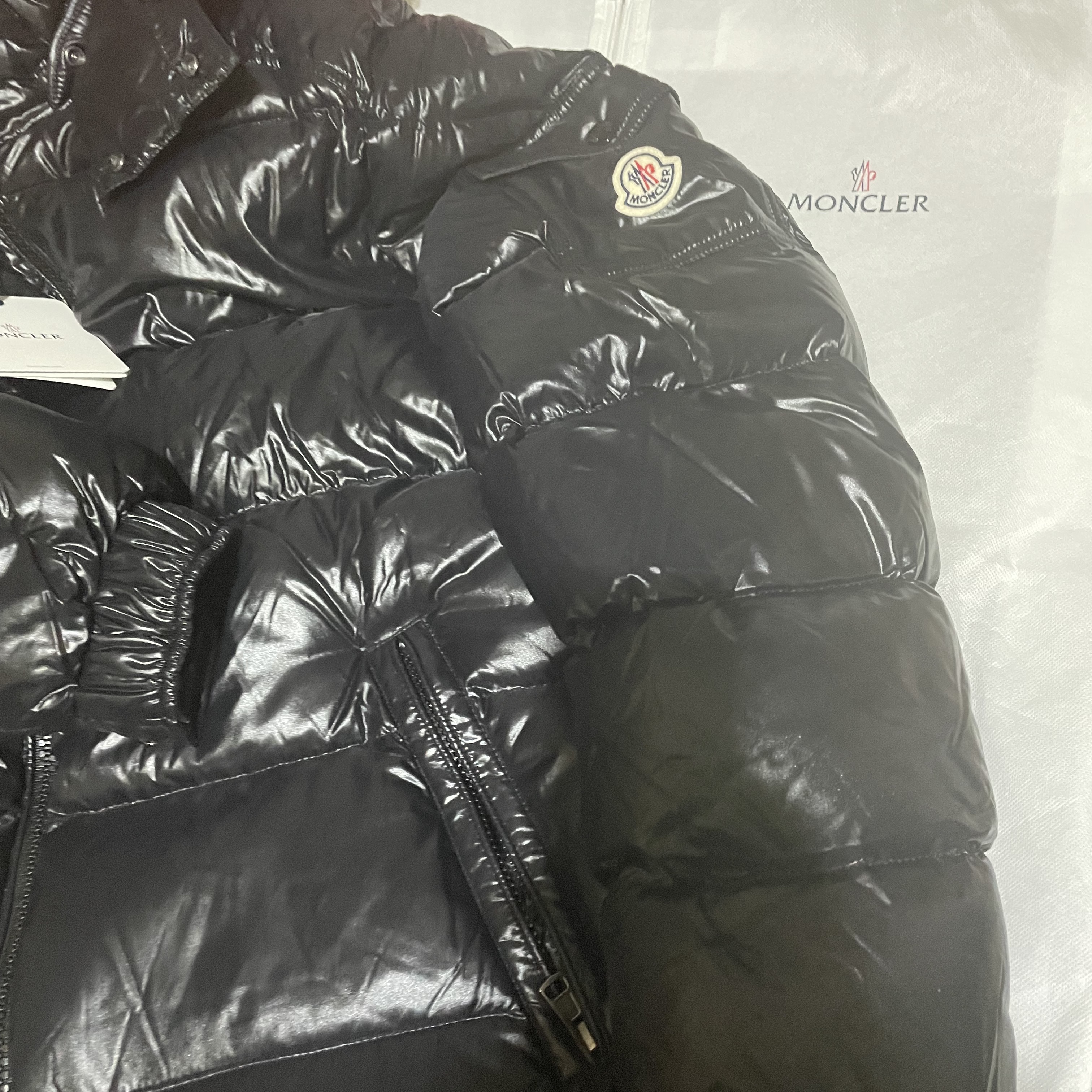 Moncler Maya Short Down Jacket Black - 22FW 착용 스타일