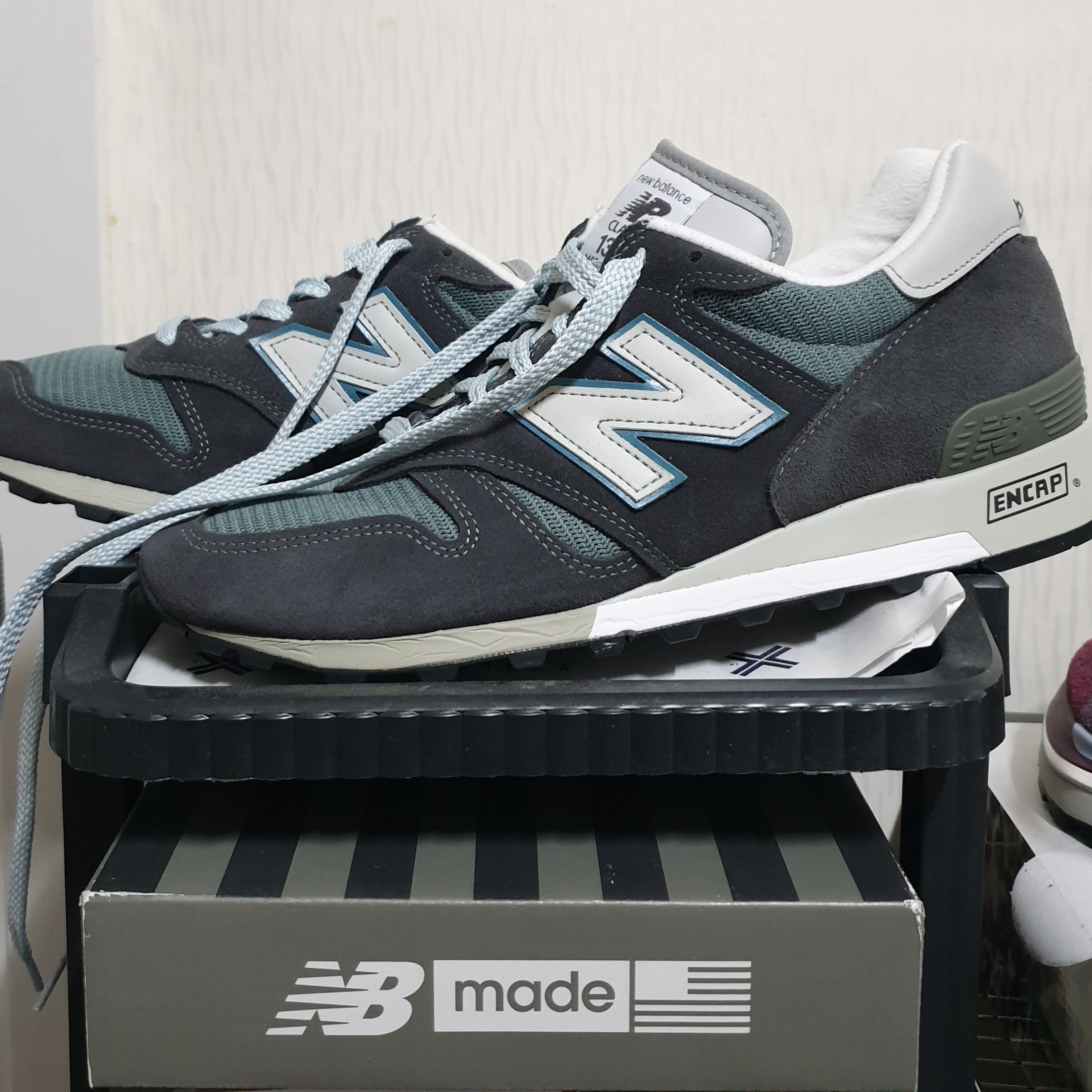 New Balance 1300 Made in USA Steel Blue - D Standard 착용 스타일