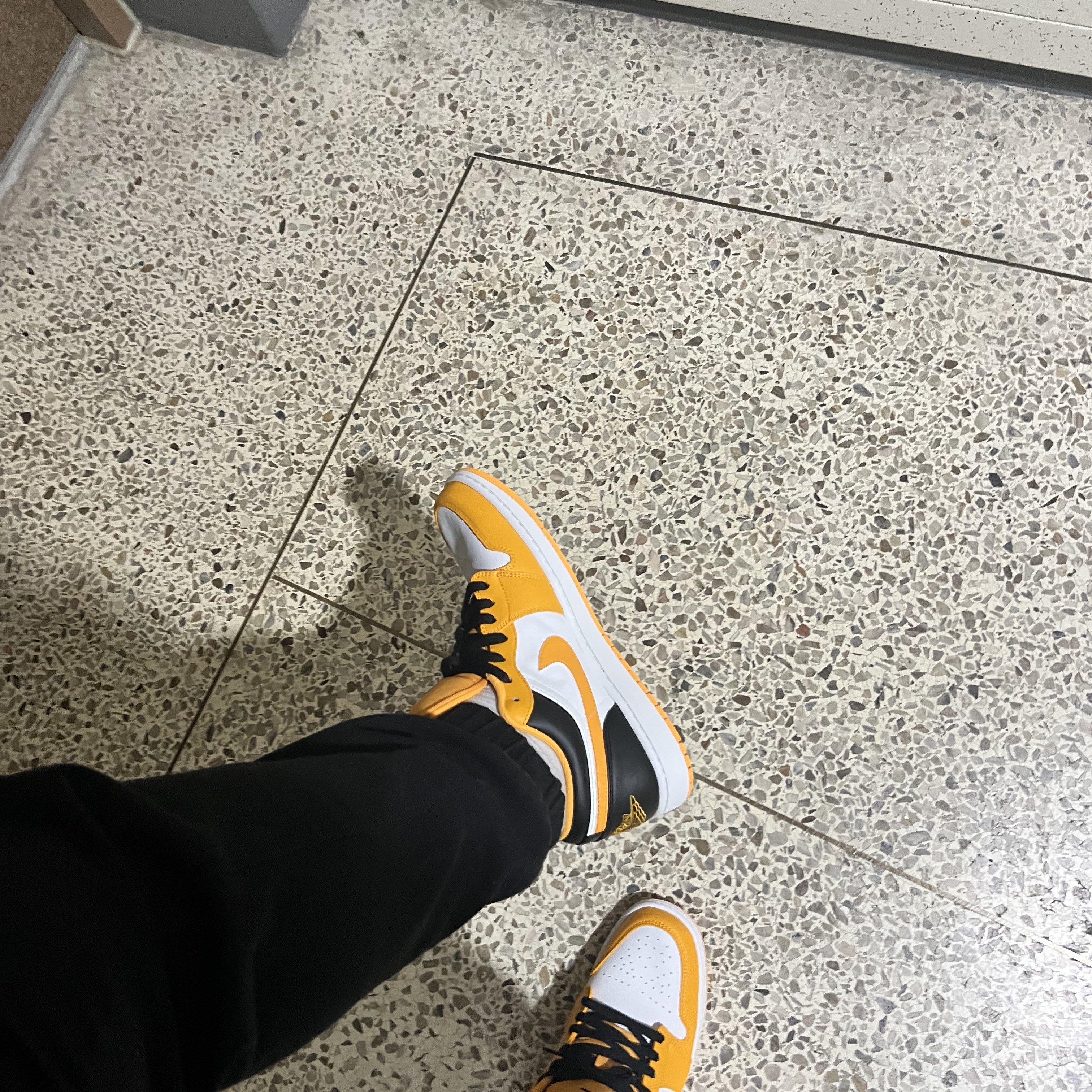 Jordan 1 Low Taxi 착용 스타일