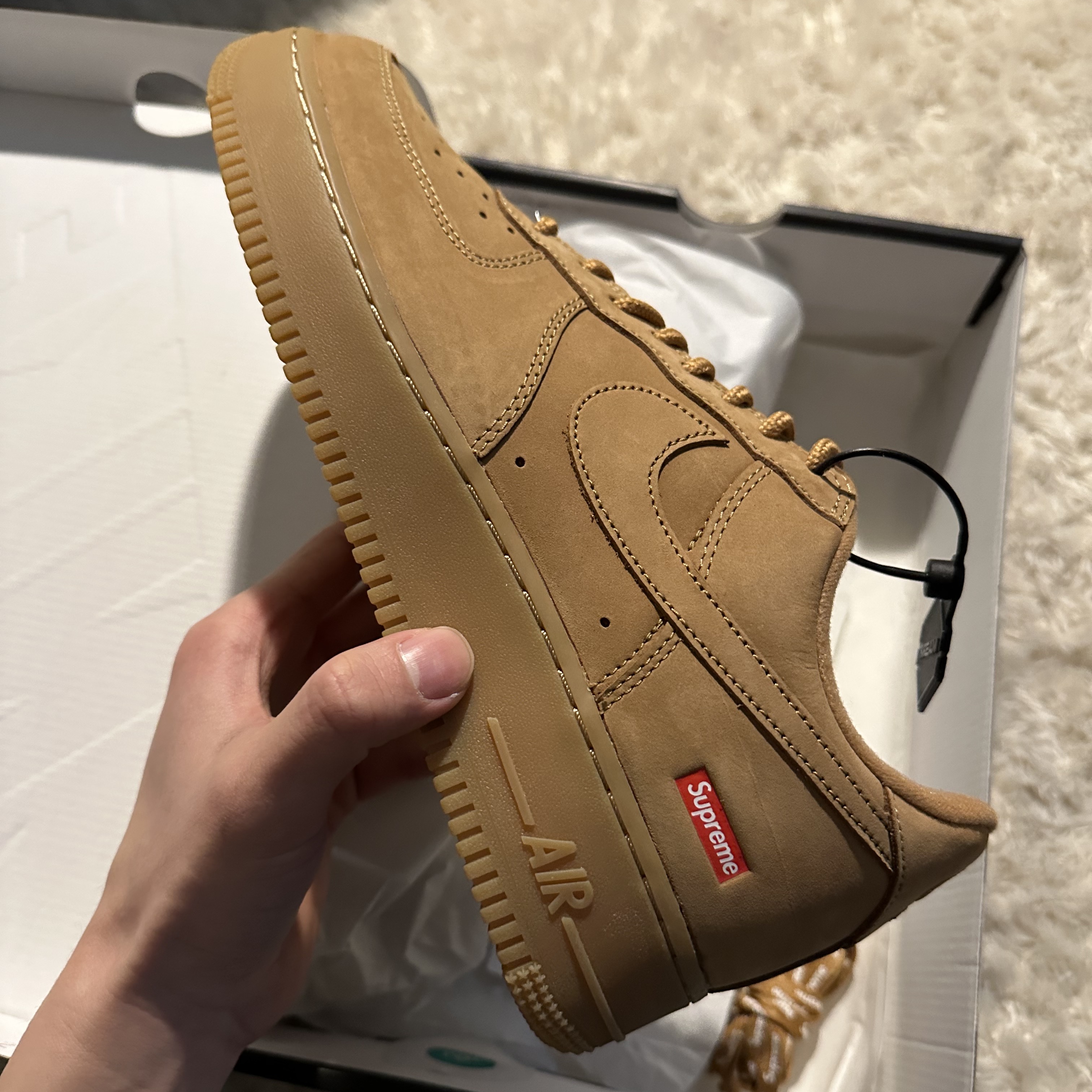 Nike x Supreme Air Force 1 Low Flax 착용 스타일