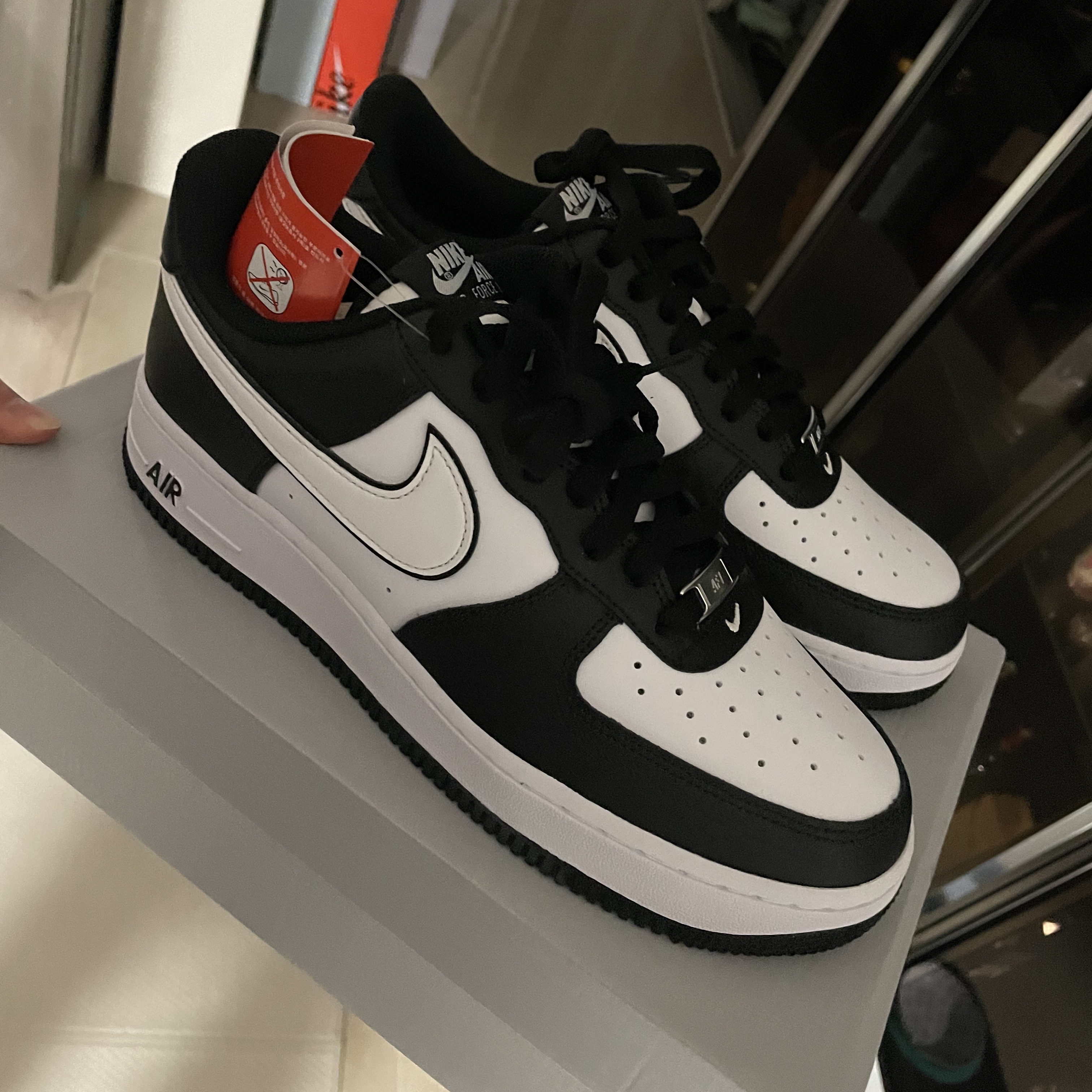 Nike Air Force 1 '07 Black White 착용 스타일