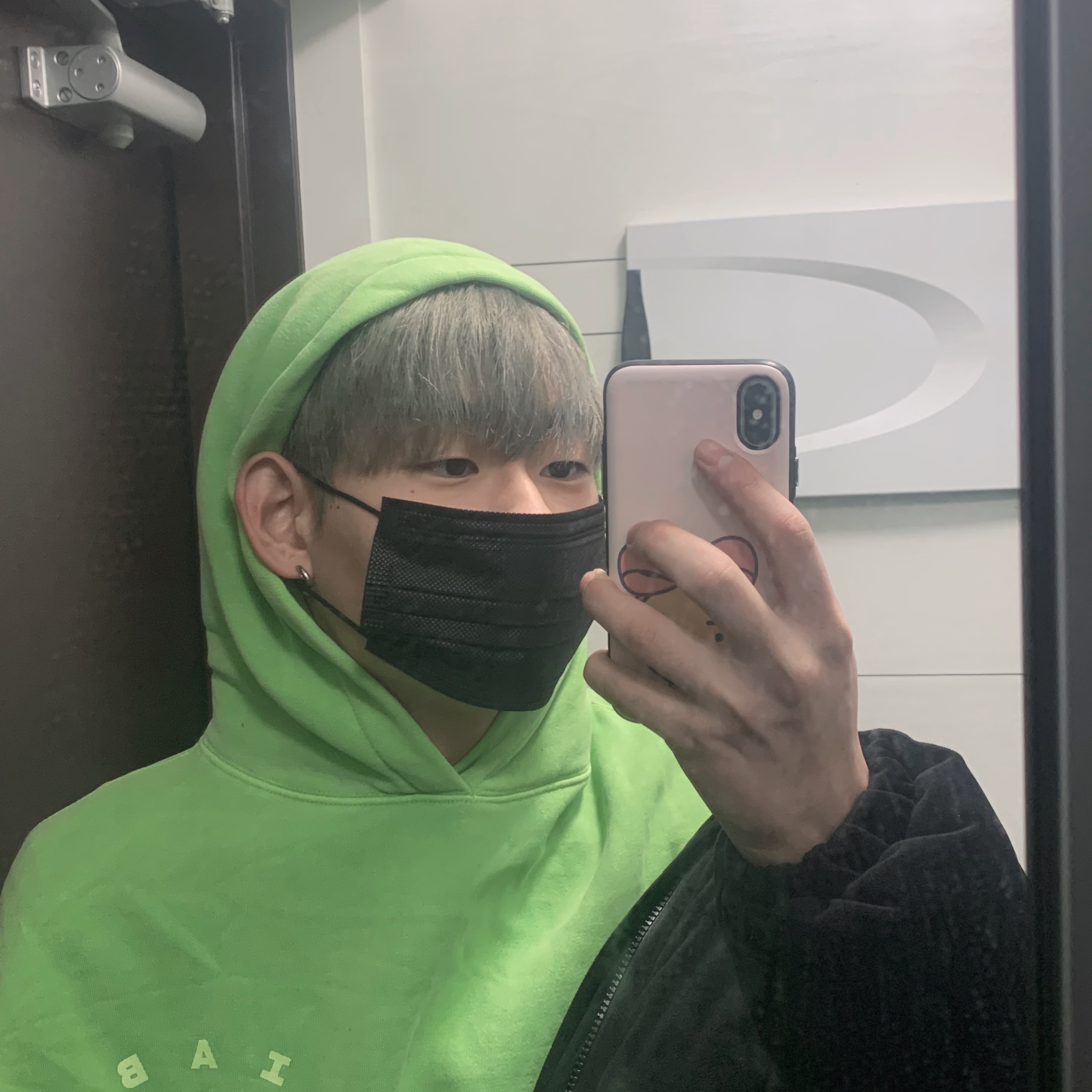 IAB Studio Pigment Hoodie & Sack Apple Green 착용 스타일 - 1