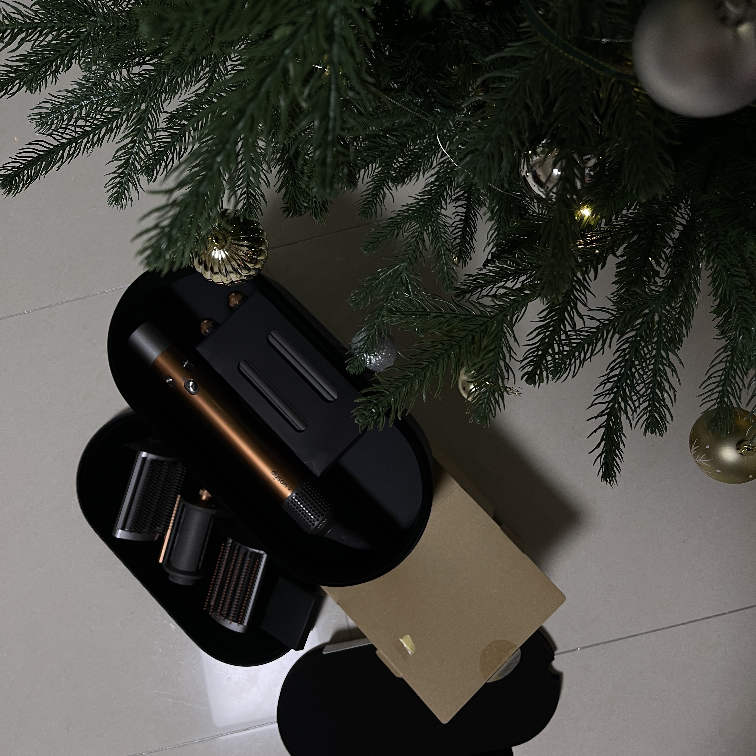 Dyson Airwrap Multi Styler Complete Long Copper Nickel (Korean Ver.) 착용 스타일 - 2