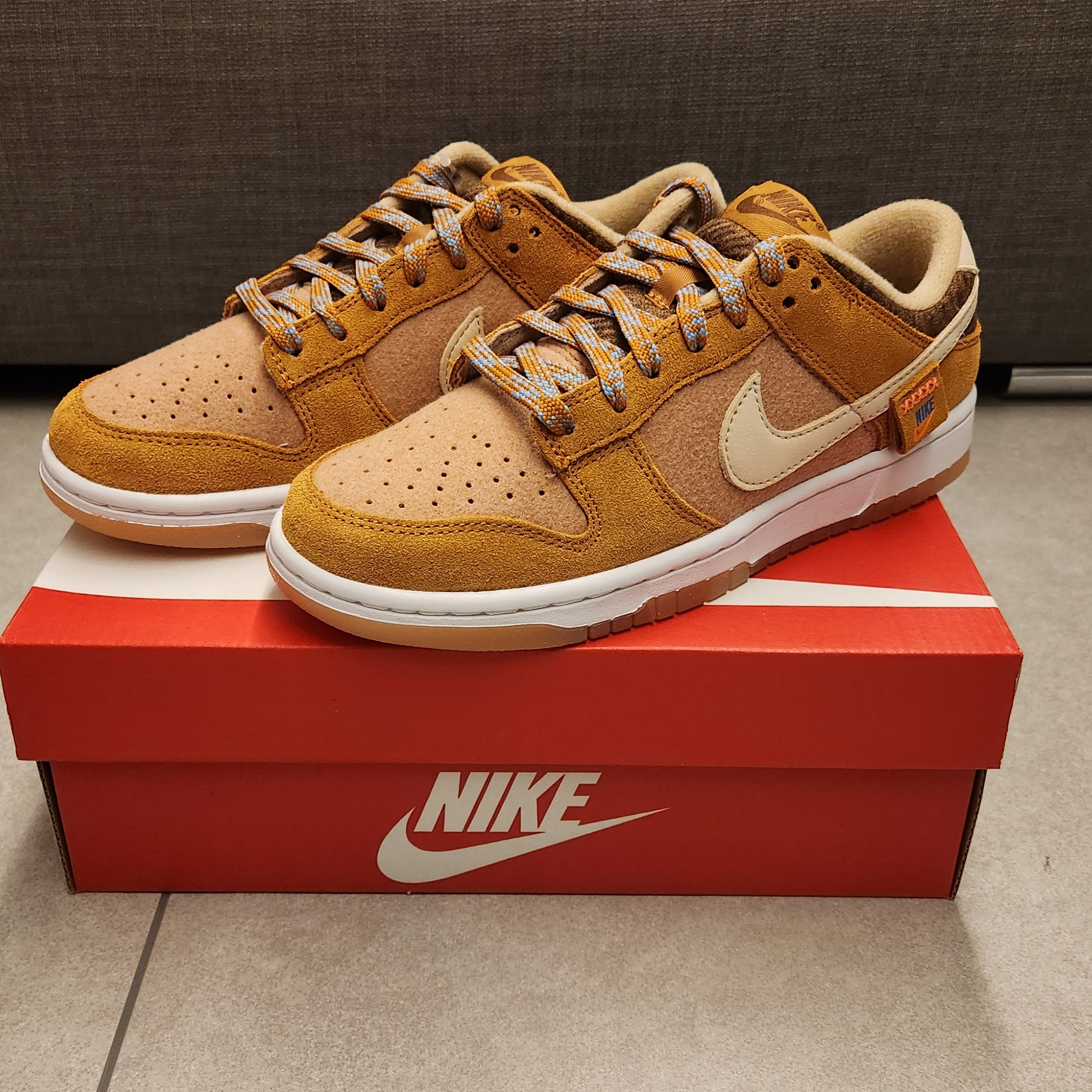 Nike Dunk Low SE Praline Desert Ochre 착용 스타일