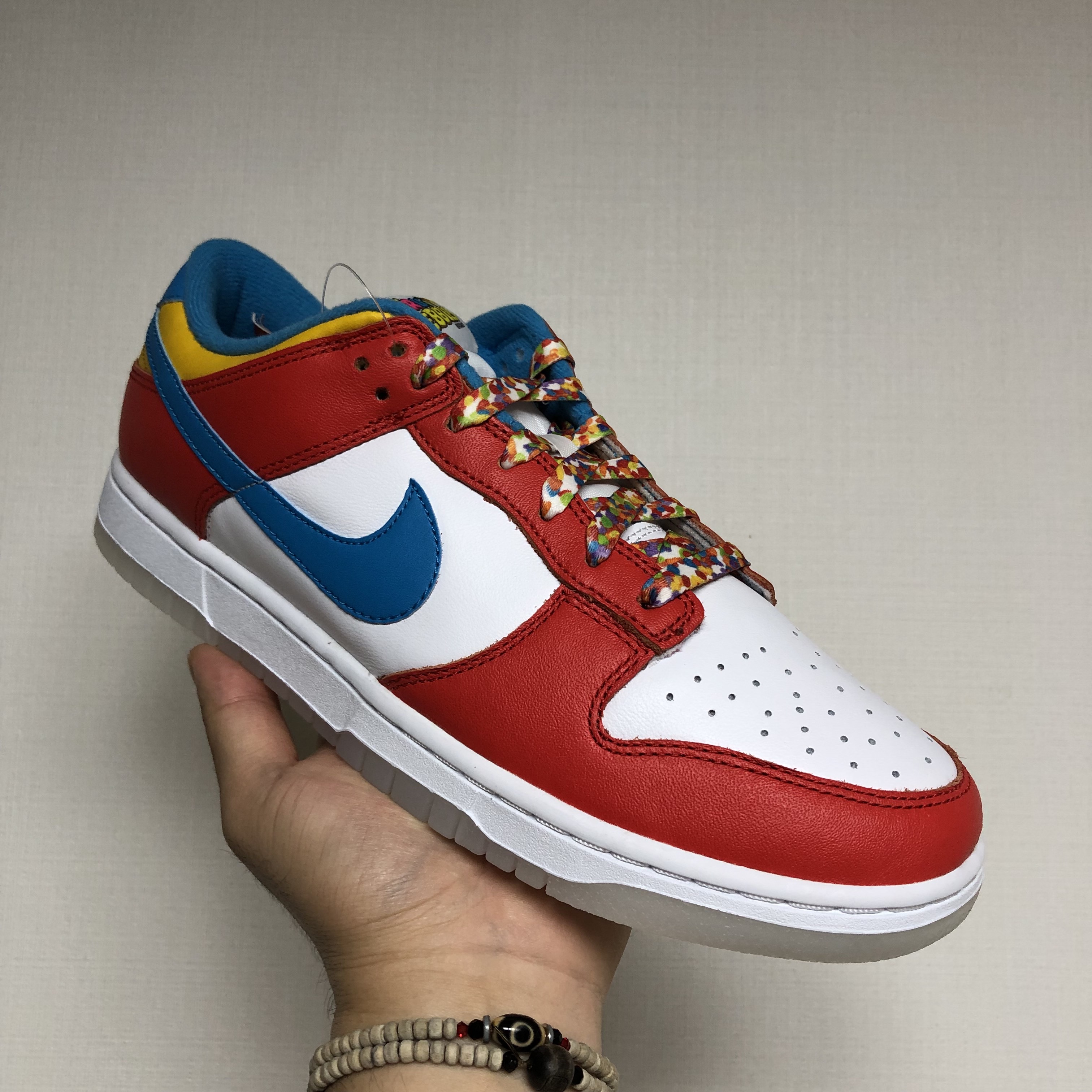 Nike x LeBron James x Fruity Pebbles Dunk Low QS Habanero Red 착용 스타일 - 1